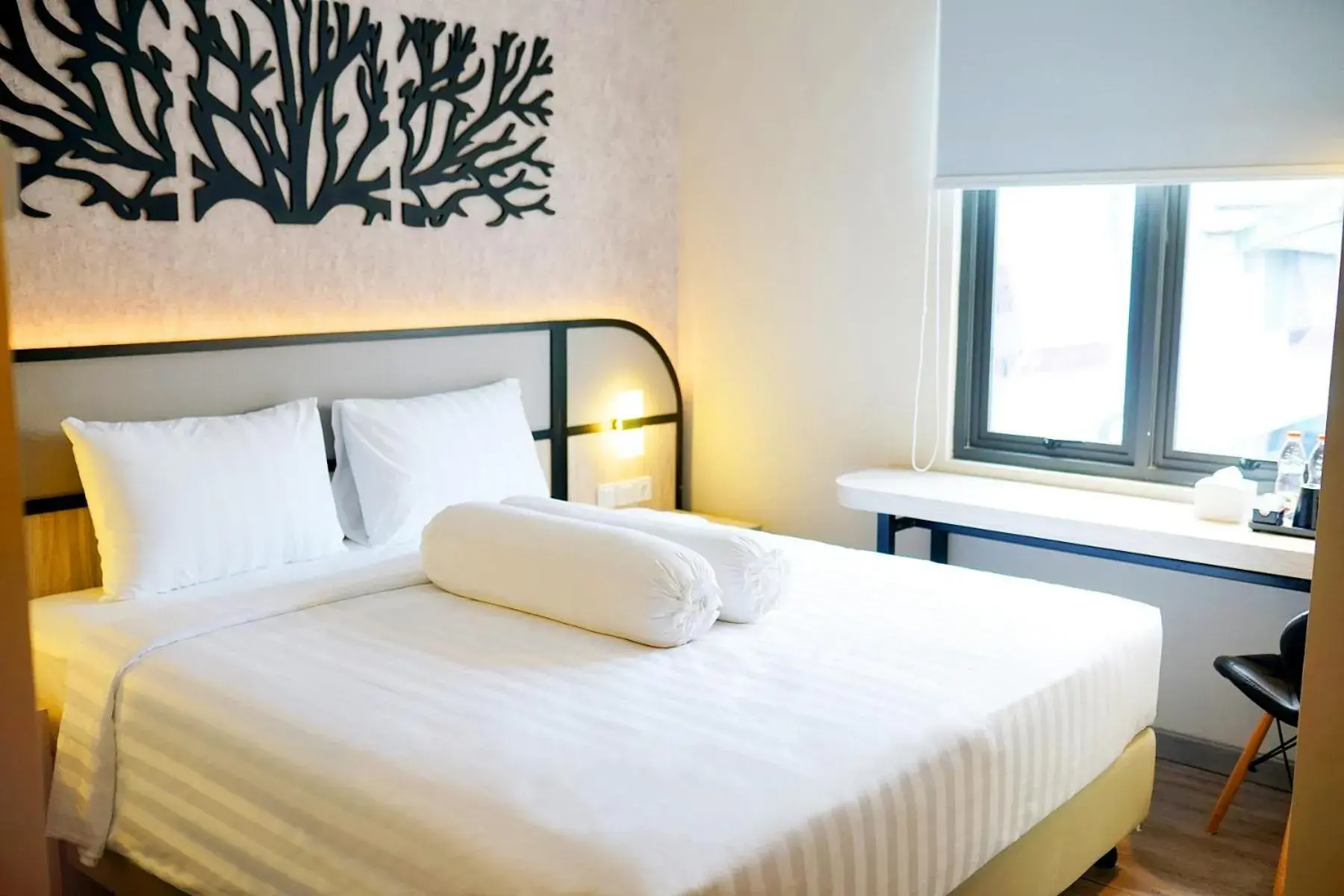 Superior Double Room in Front One Gosyen Hotel Salatiga Superior Double Room in Front One Gosyen Hotel Salatiga