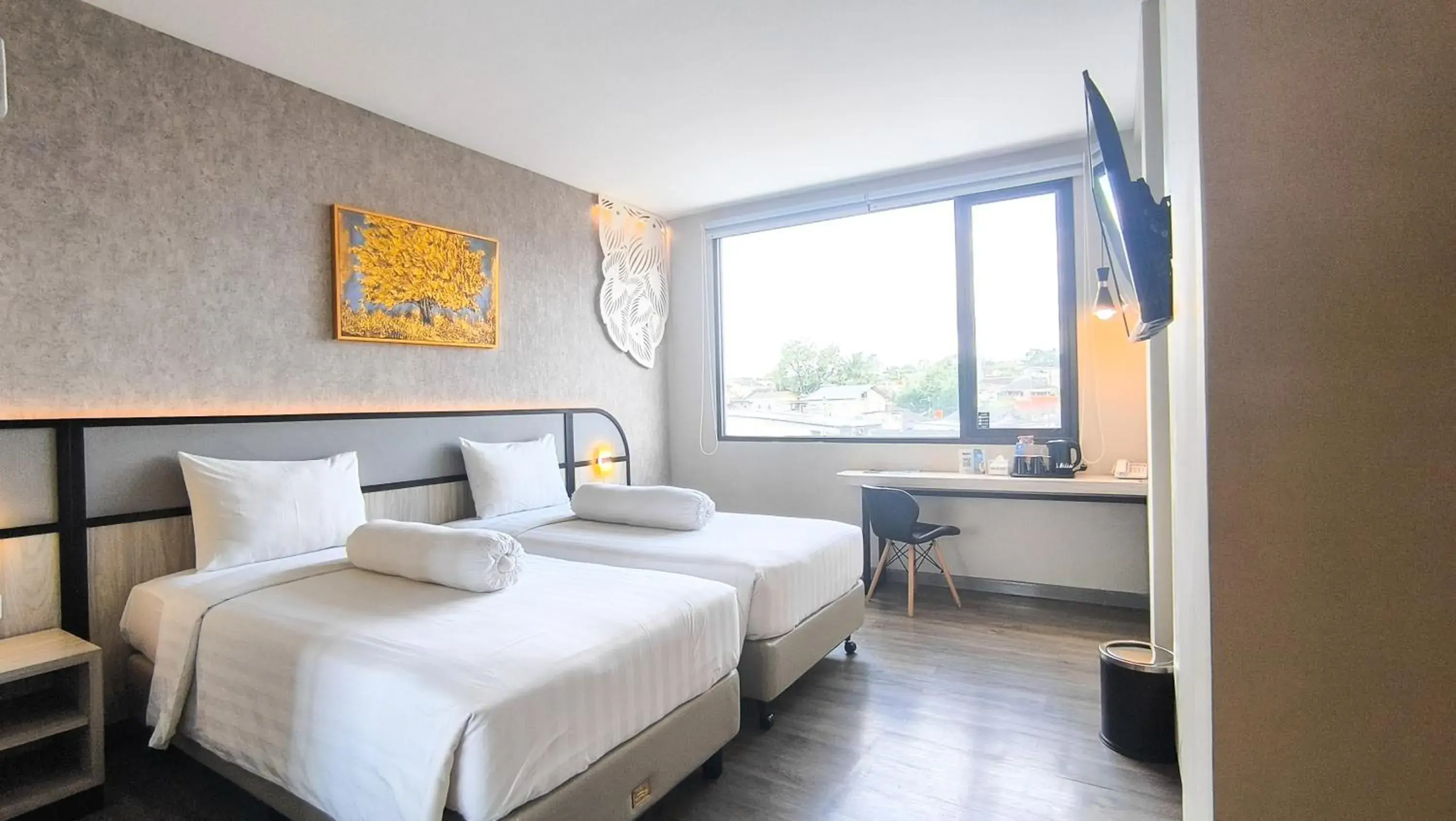 Deluxe Twin Room in Front One Gosyen Hotel Salatiga Deluxe Twin Room in Front One Gosyen Hotel Salatiga