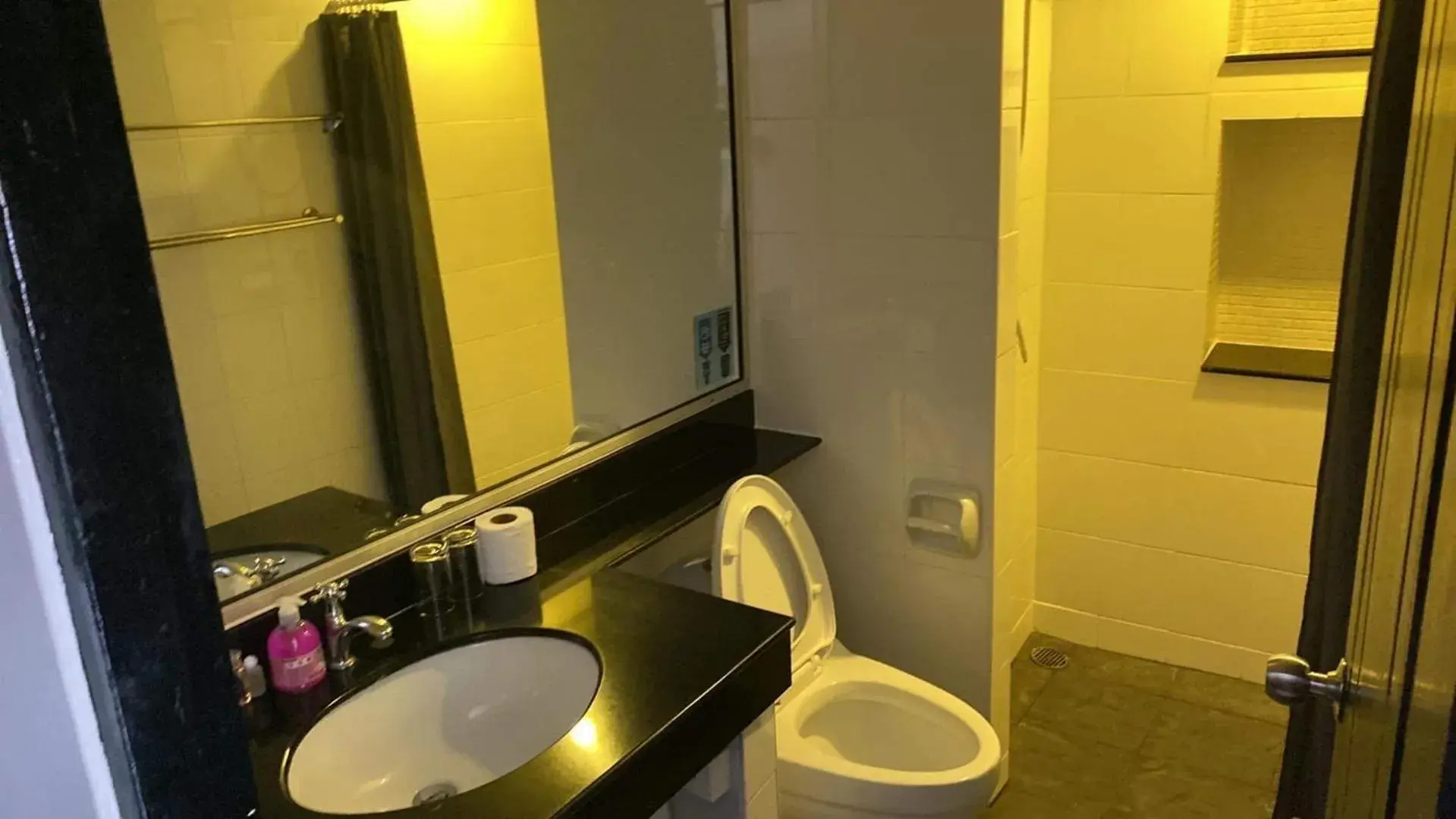 Deluxe Double Room in KARON STUDIO APARTMENT Deluxe Double Room in KARON STUDIO APARTMENT