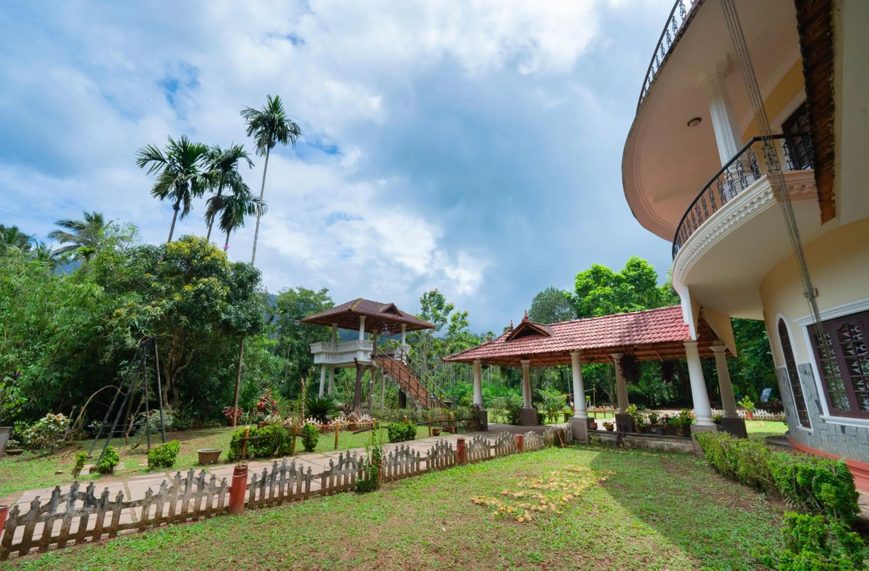 Property building in Misty Heights by The Sanihara