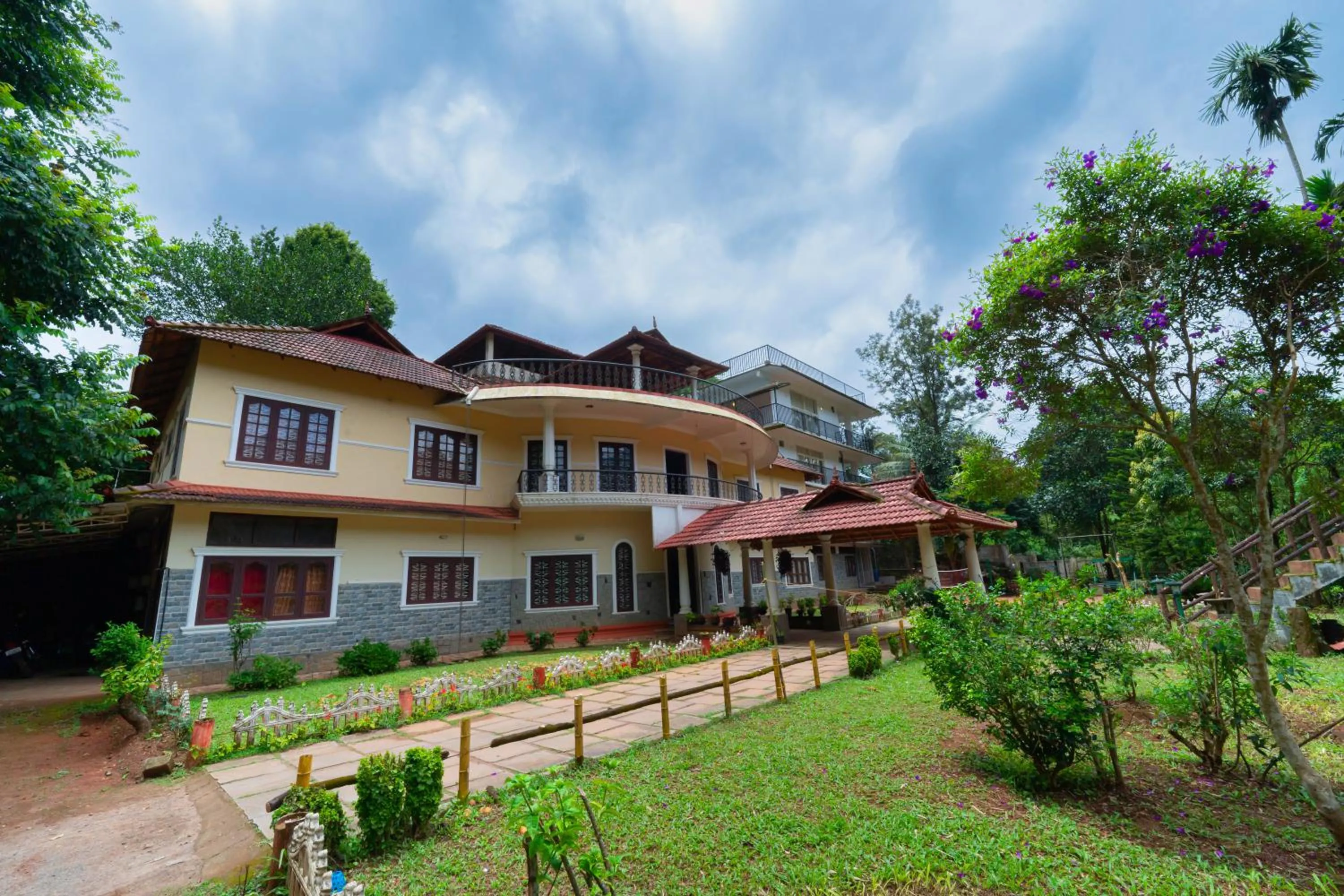 Property building in Misty Heights by The Sanihara