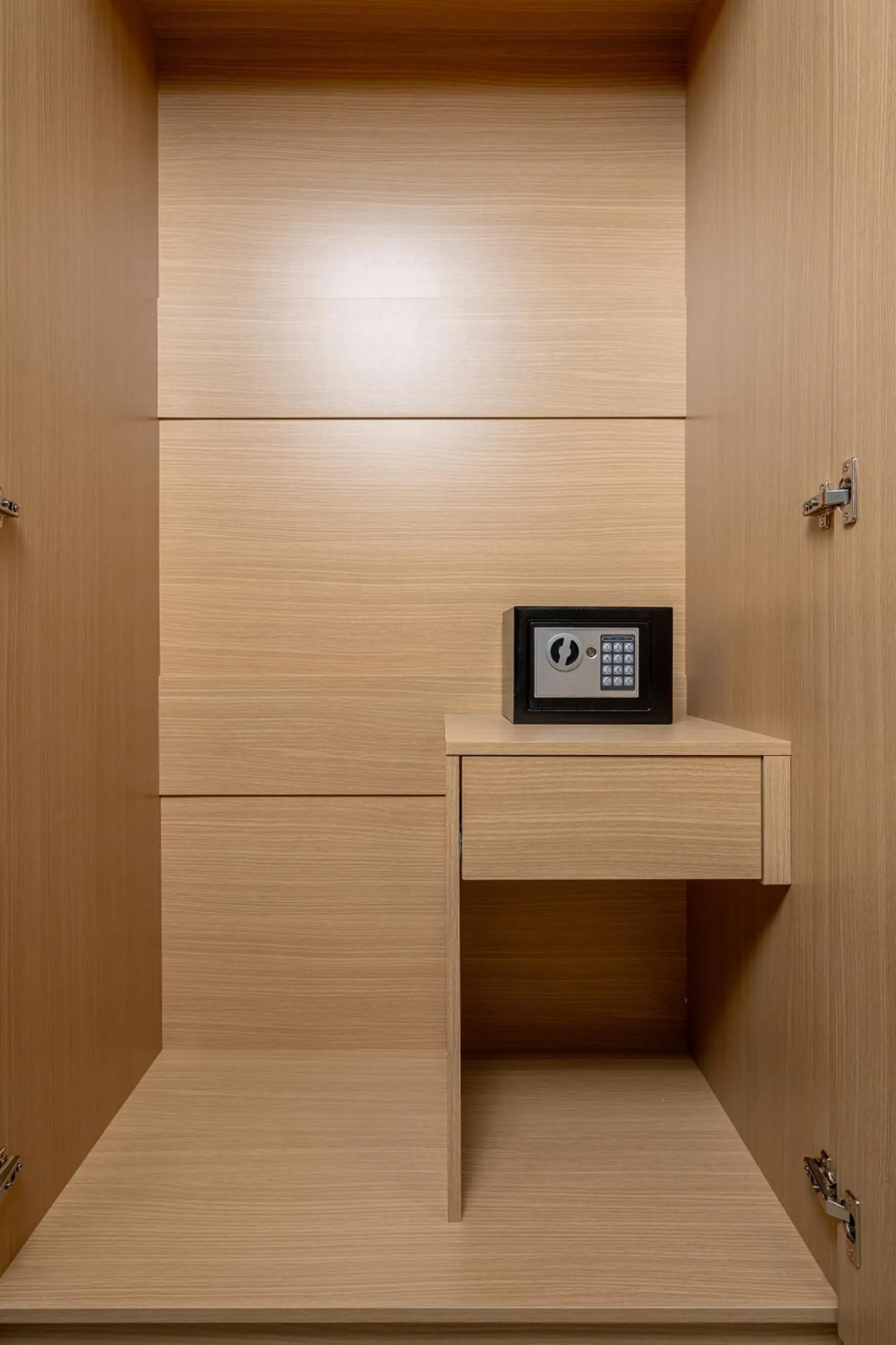 safe in Nice to meat you Rooms