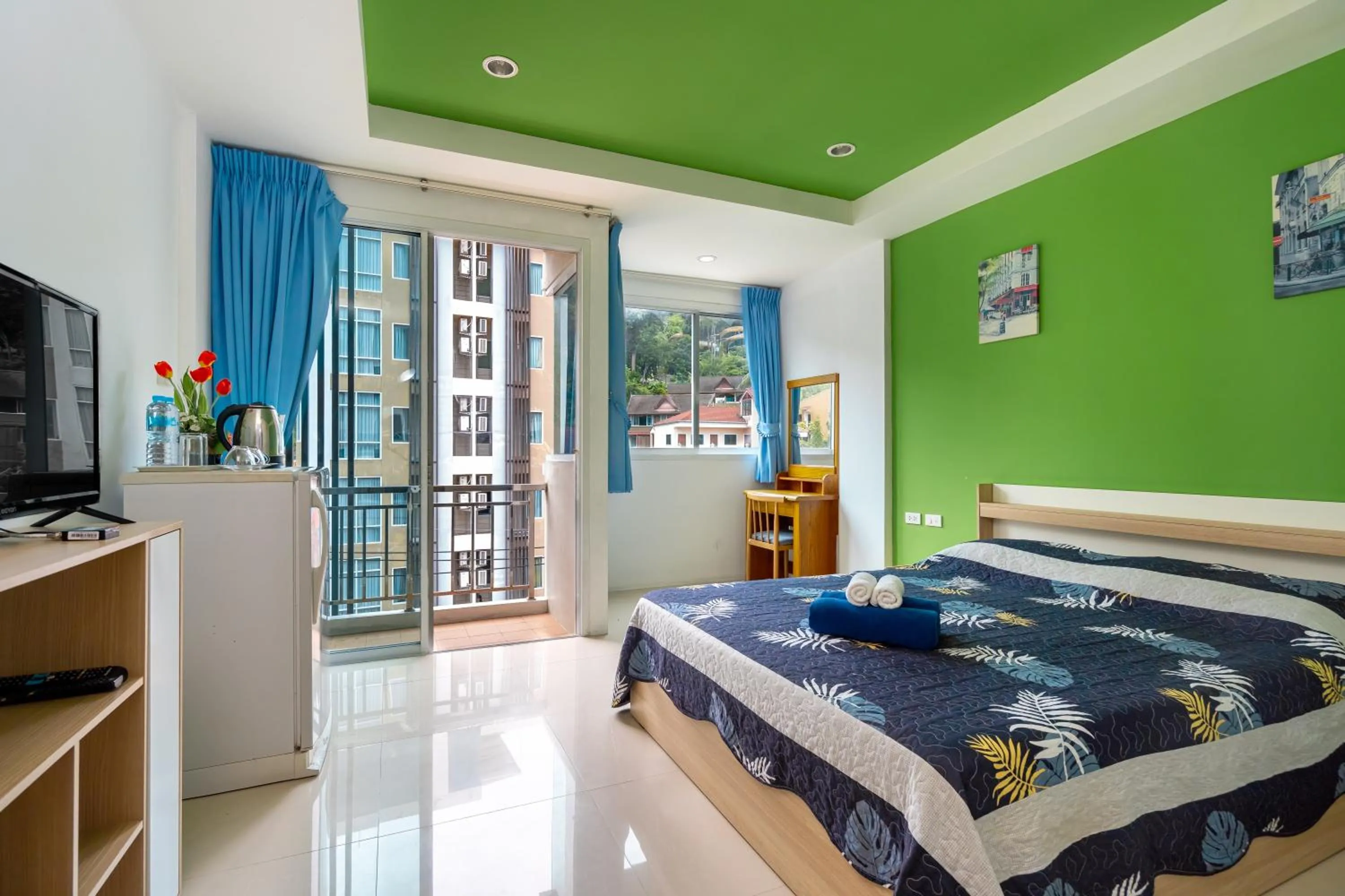 Photo of the whole room, Bed in Nice to meat you Rooms