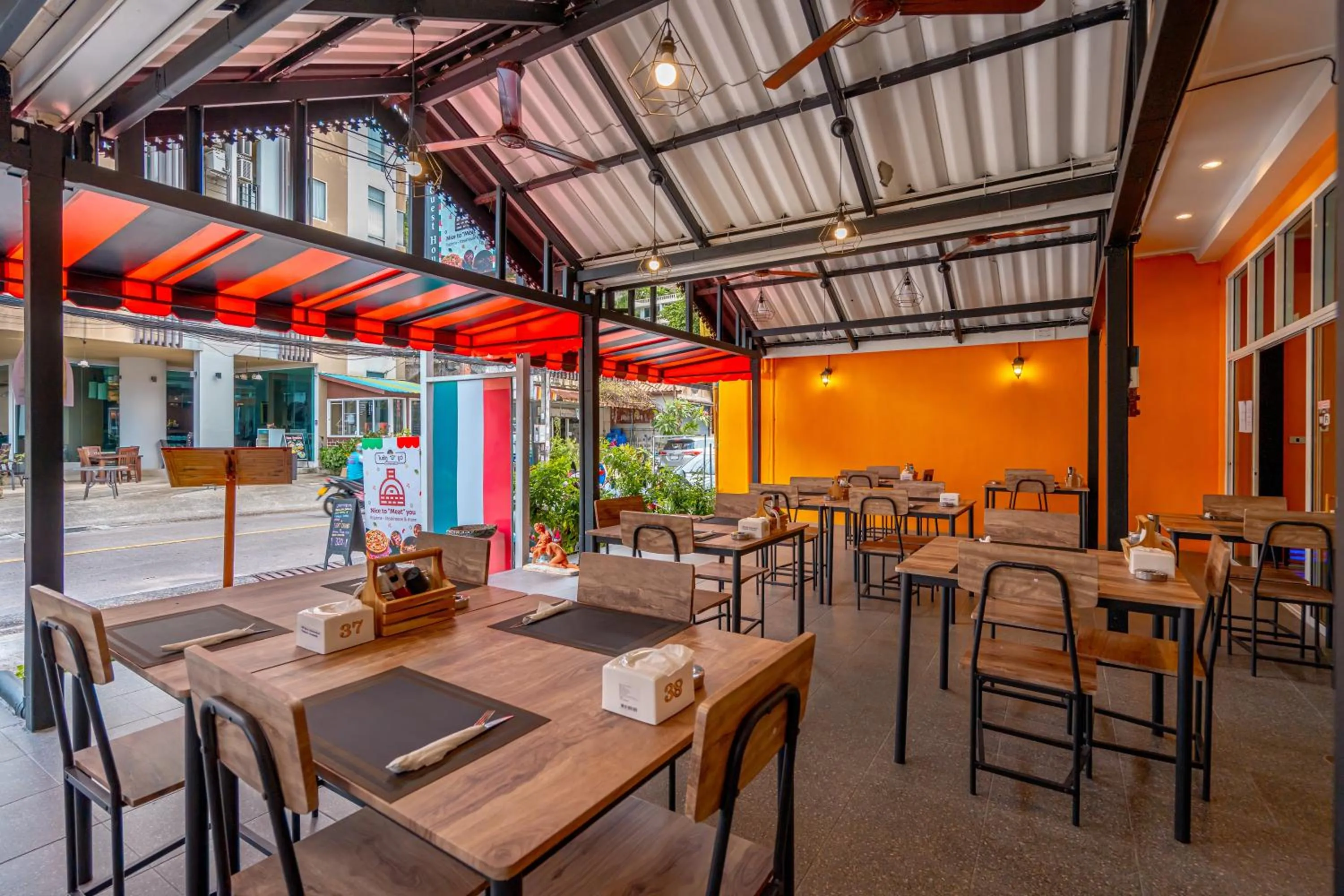 Restaurant/places to eat in Nice to meat you Rooms