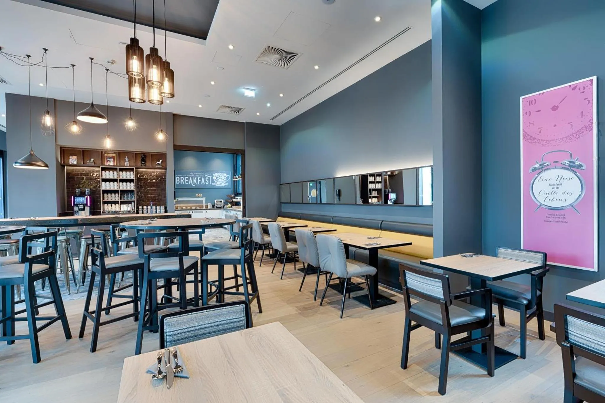 Restaurant/places to eat in Premier Inn Regensburg City Centre