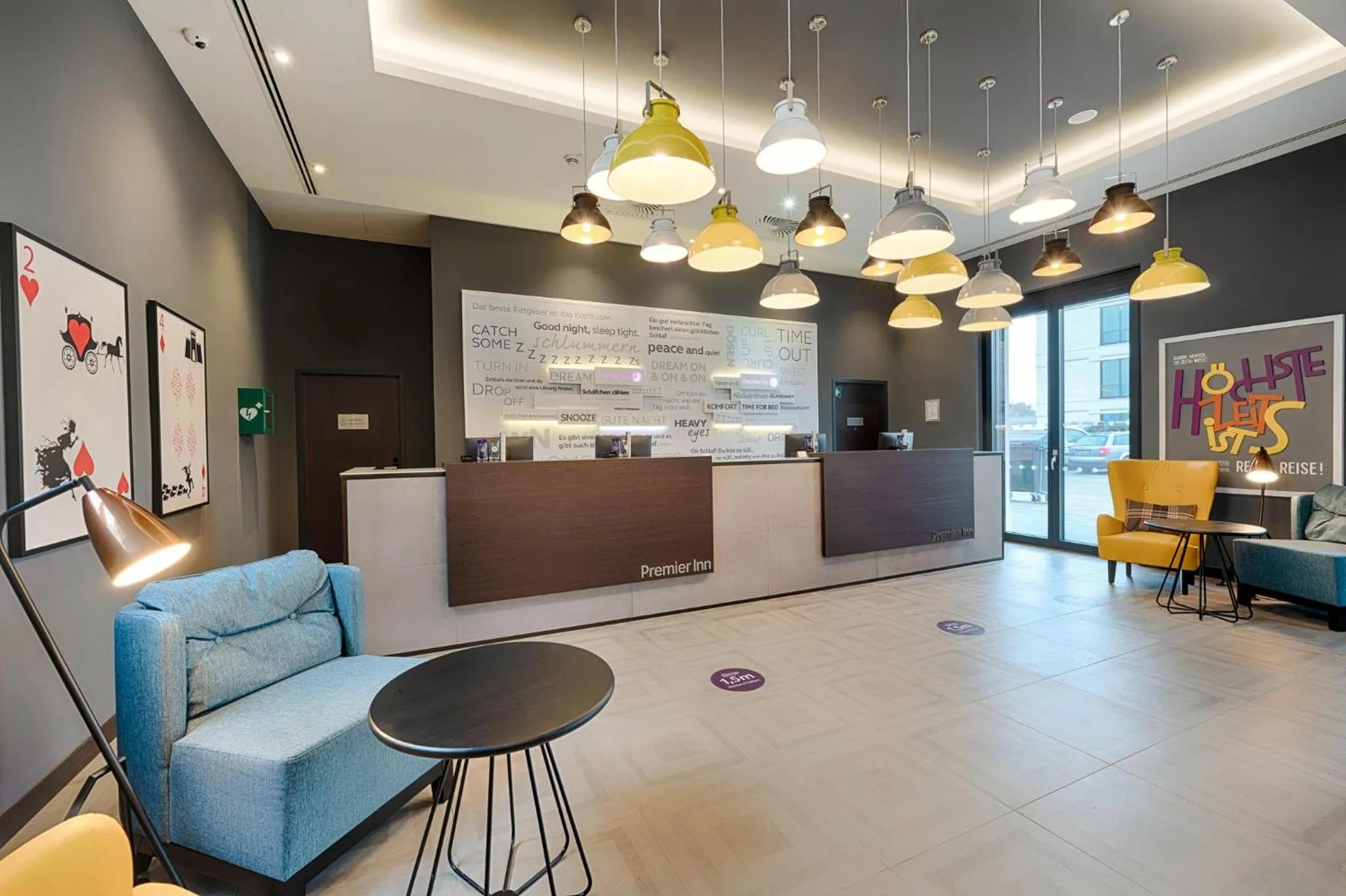 Lobby or reception in Premier Inn Regensburg City Centre