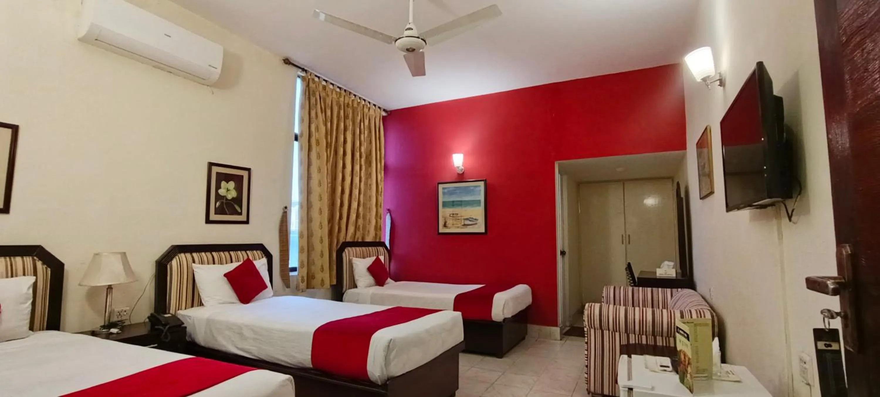 Bed in Herfa INN Hotel Lahore