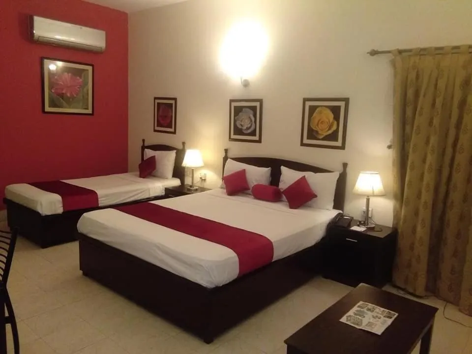 Bed in Herfa INN Hotel Lahore