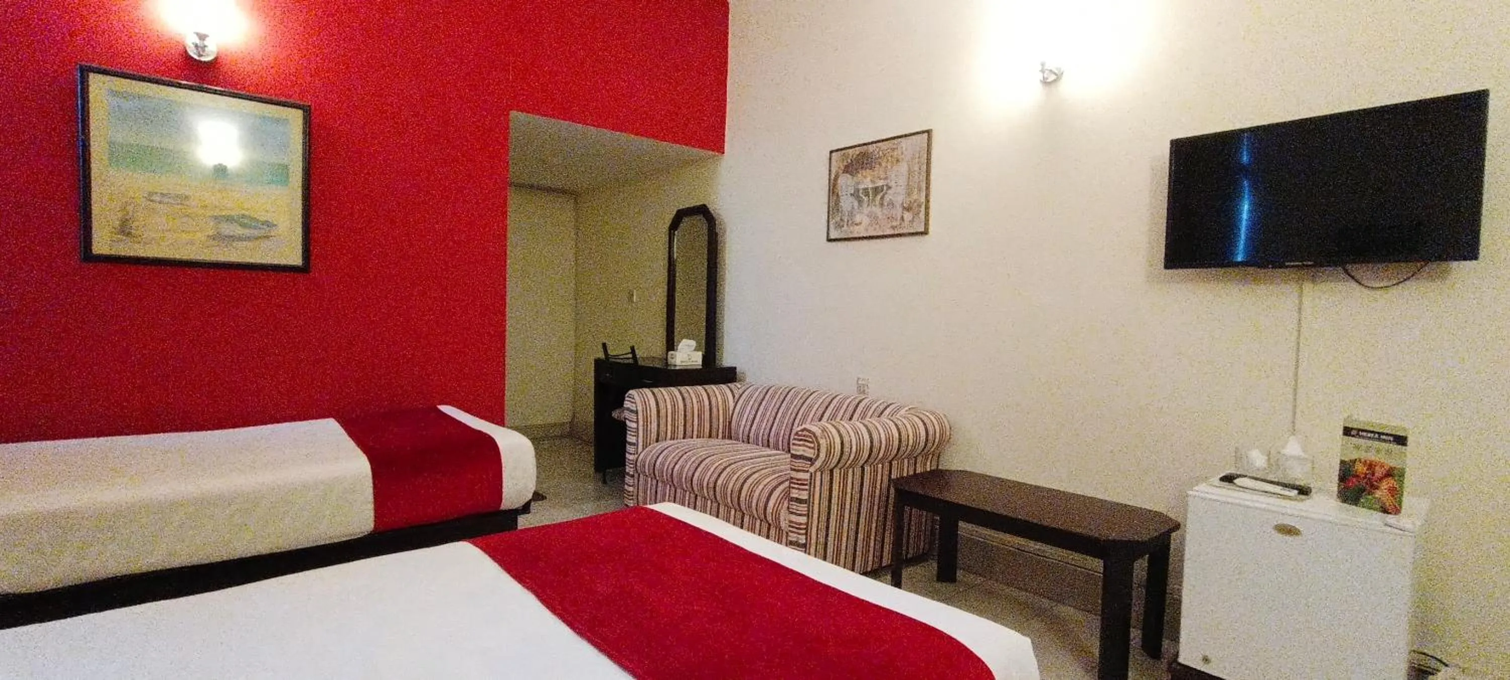 Bed in Herfa INN Hotel Lahore