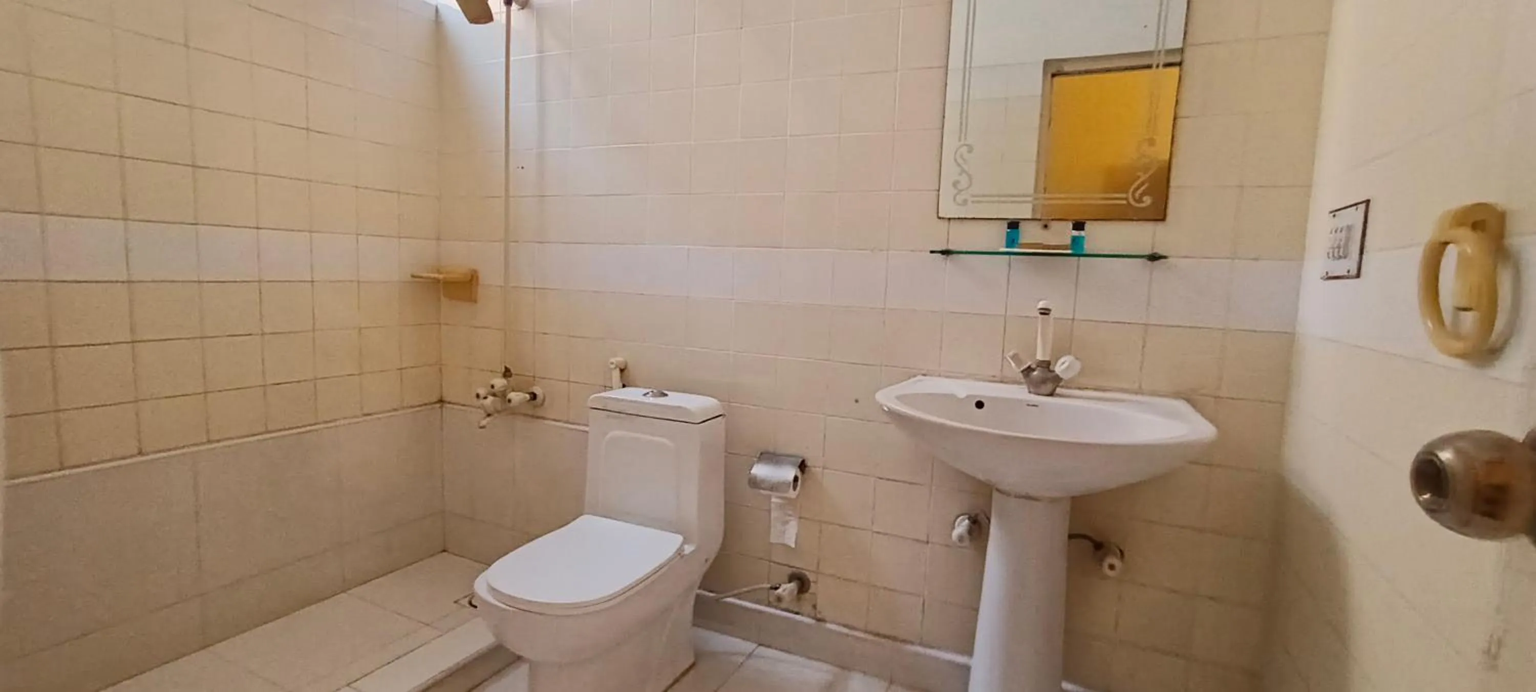 Herfa INN Hotel Lahore