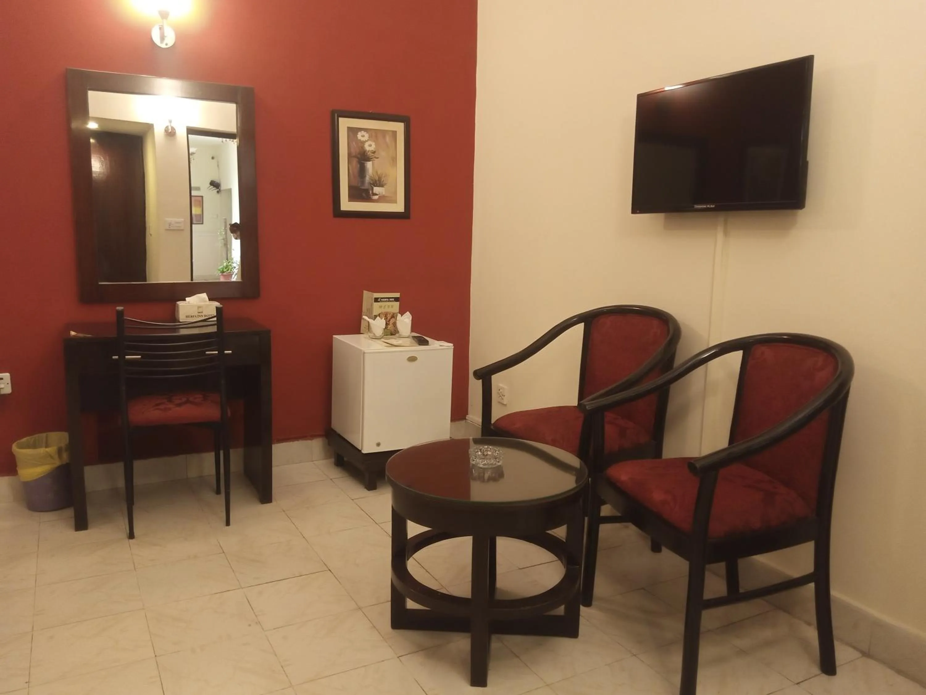 TV and multimedia in Herfa INN Hotel Lahore