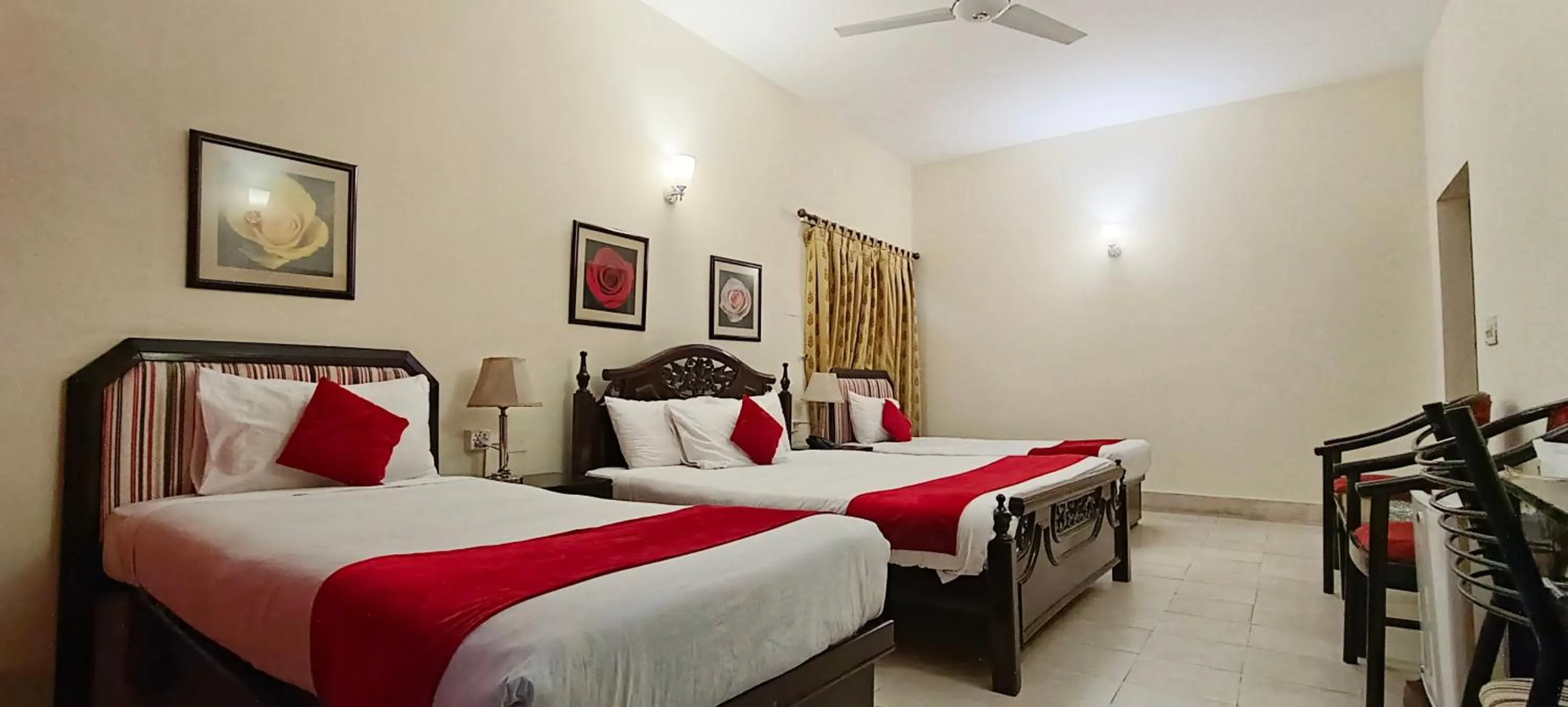 Bed in Herfa INN Hotel Lahore