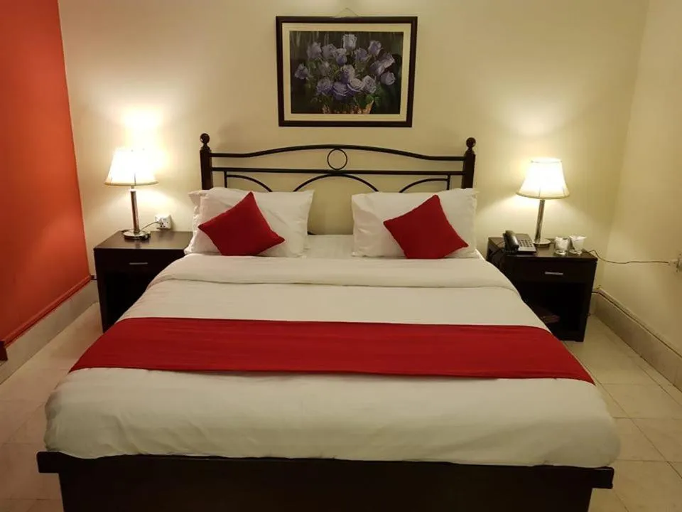Bed in Herfa INN Hotel Lahore