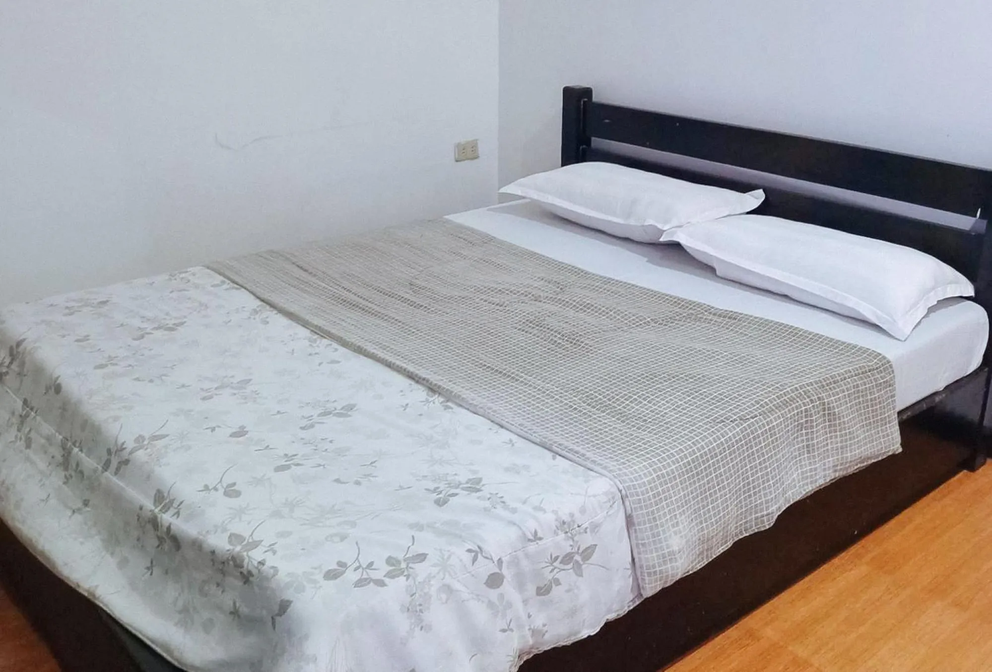 Bed in RedDoorz @ Nena's Hotel Dagupan City