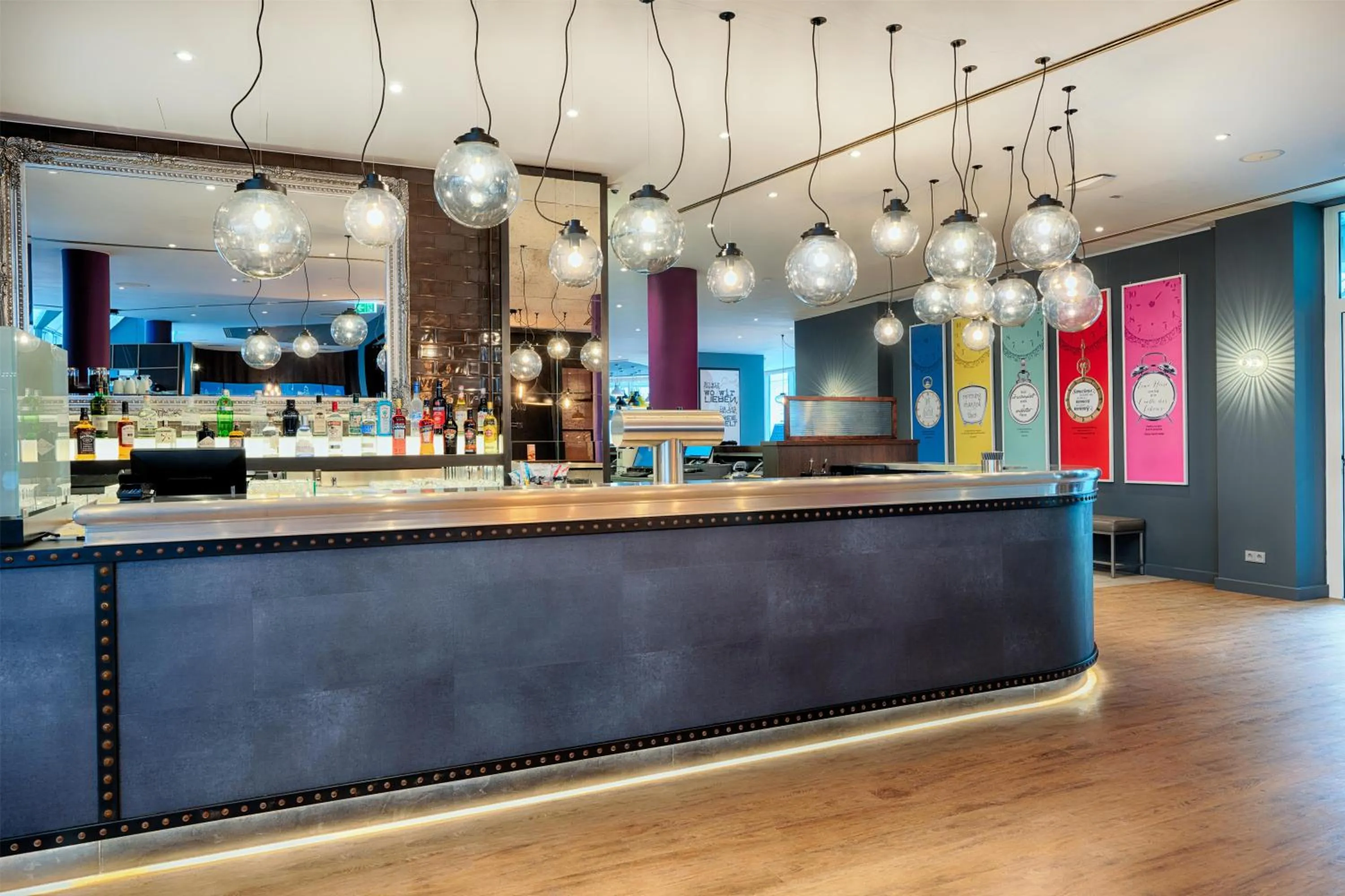 Lounge or bar in Premier Inn Stuttgart Bad Cannstatt
