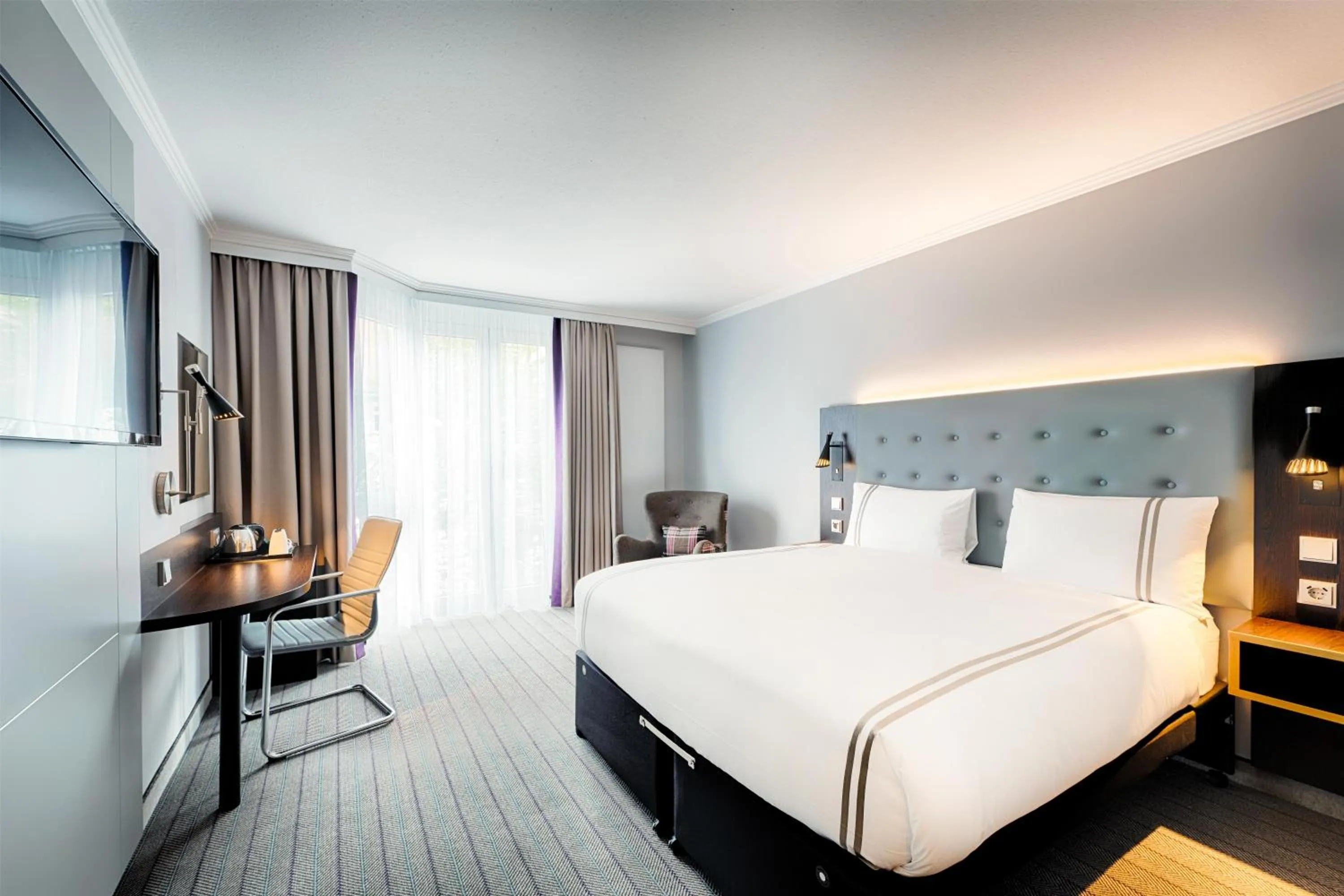 Bedroom, Bed in Premier Inn Stuttgart Bad Cannstatt