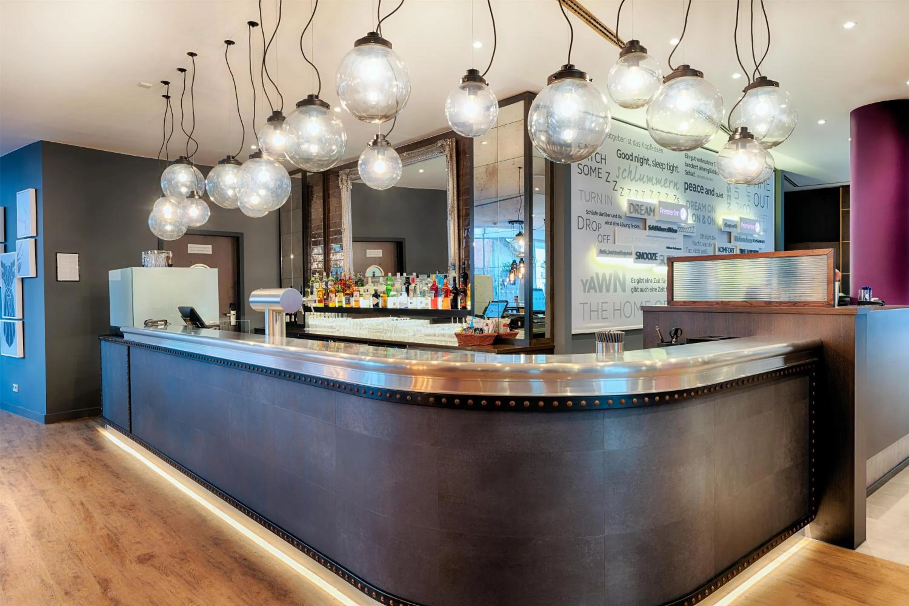 Lounge or bar in Premier Inn Stuttgart Bad Cannstatt