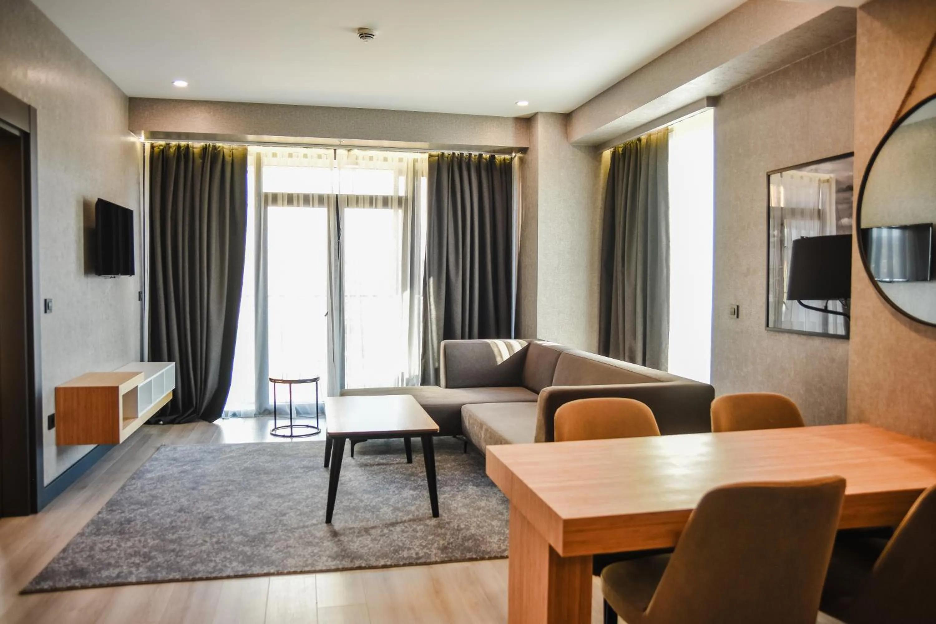 Communal lounge/ TV room in Park Inn by Radisson Yalova City Center