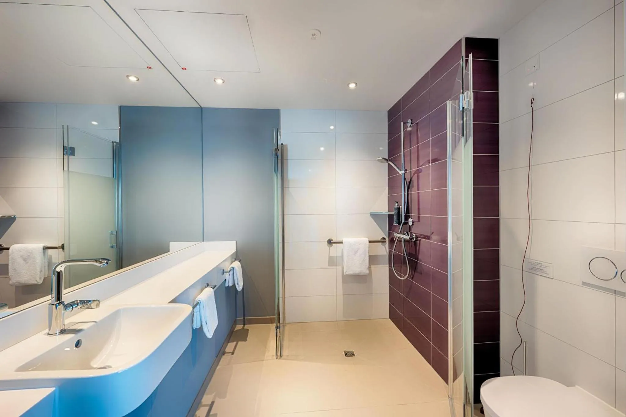 Bathroom in Premier Inn Dresden City Prager Straße