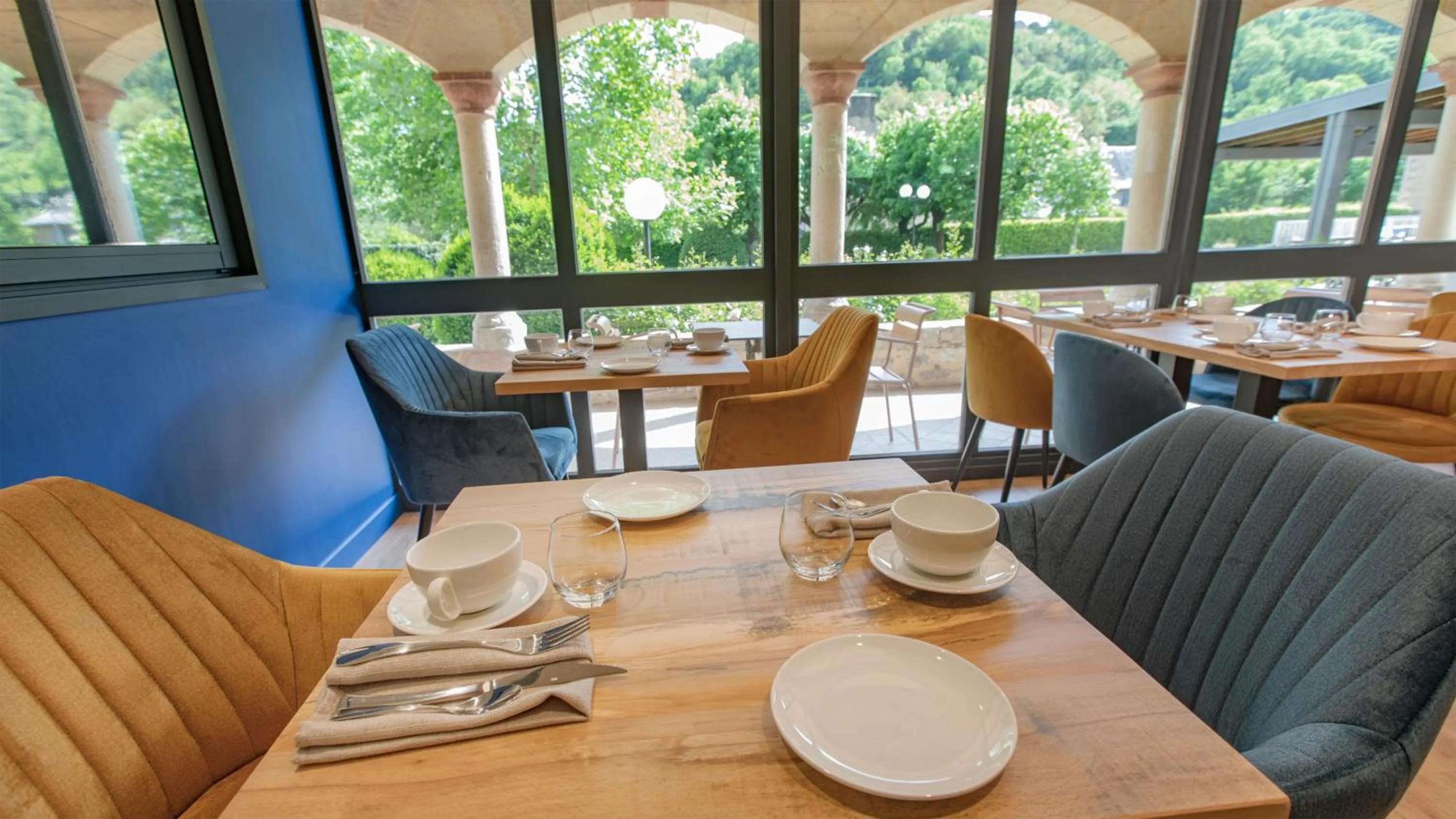 Restaurant/places to eat in LOGIS HOTEL L'HÔTEL DES BAINS - Salles-la-Source