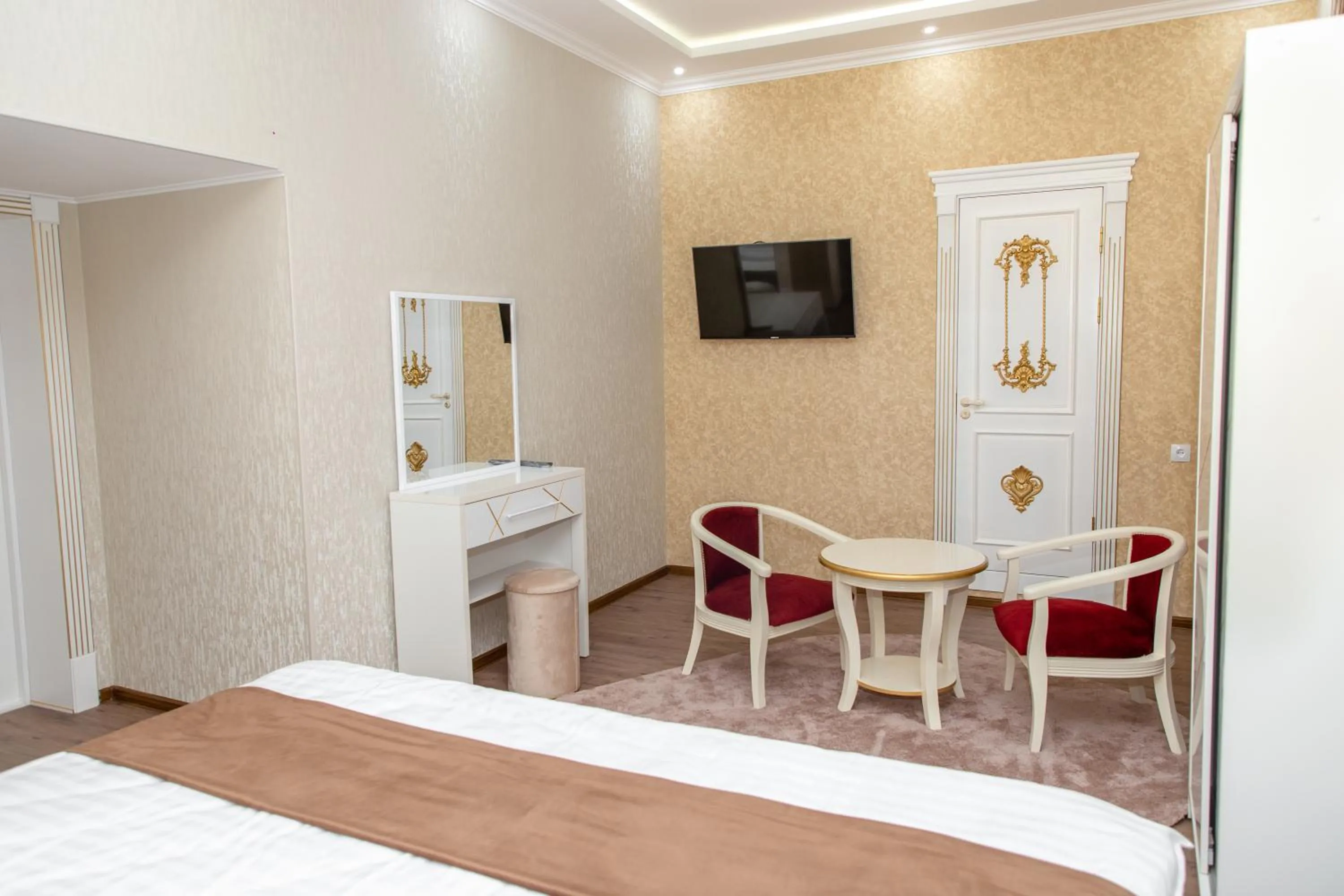 Bed in The Royal Hotel