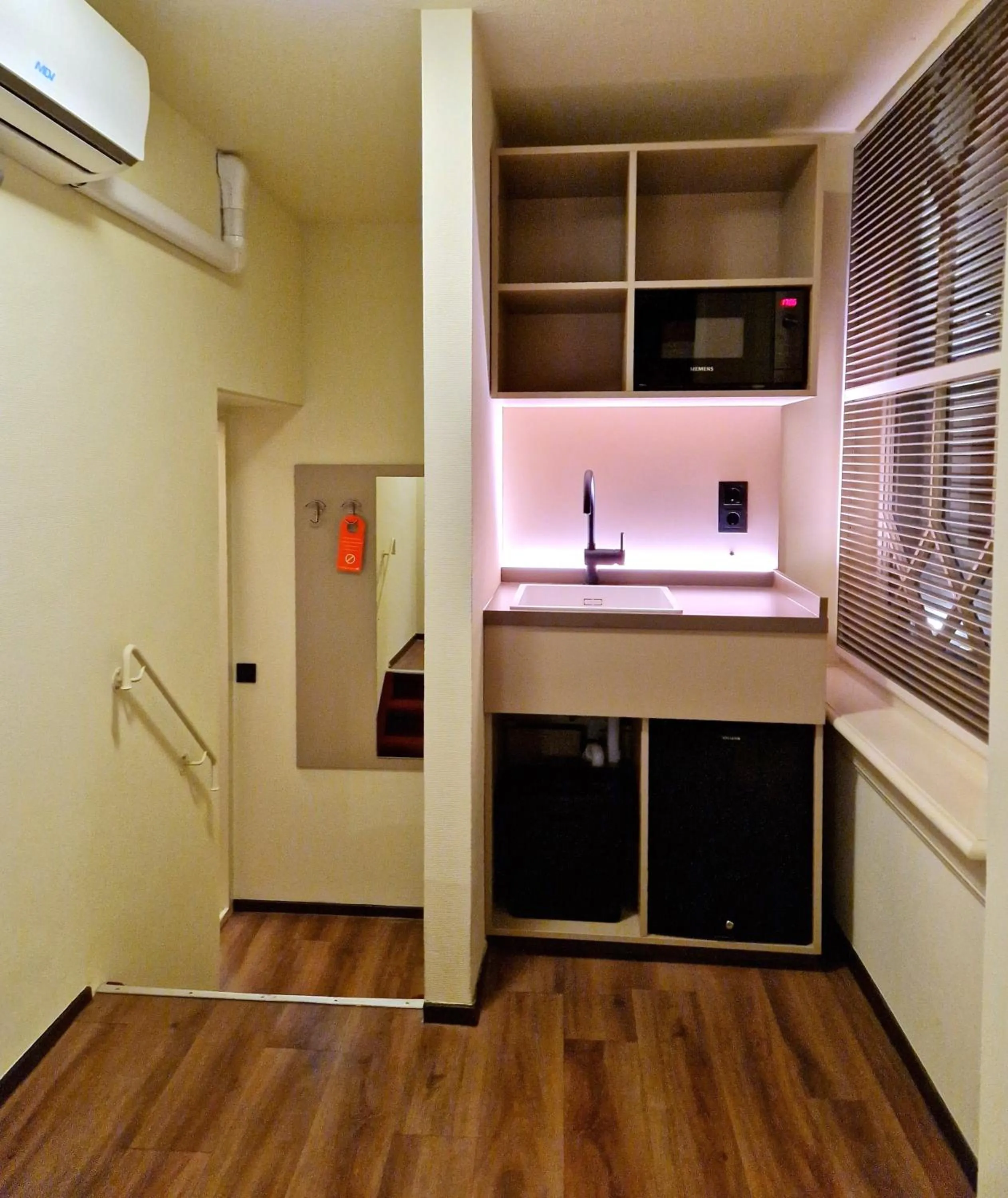 Kitchen or kitchenette in A-Train Hotel