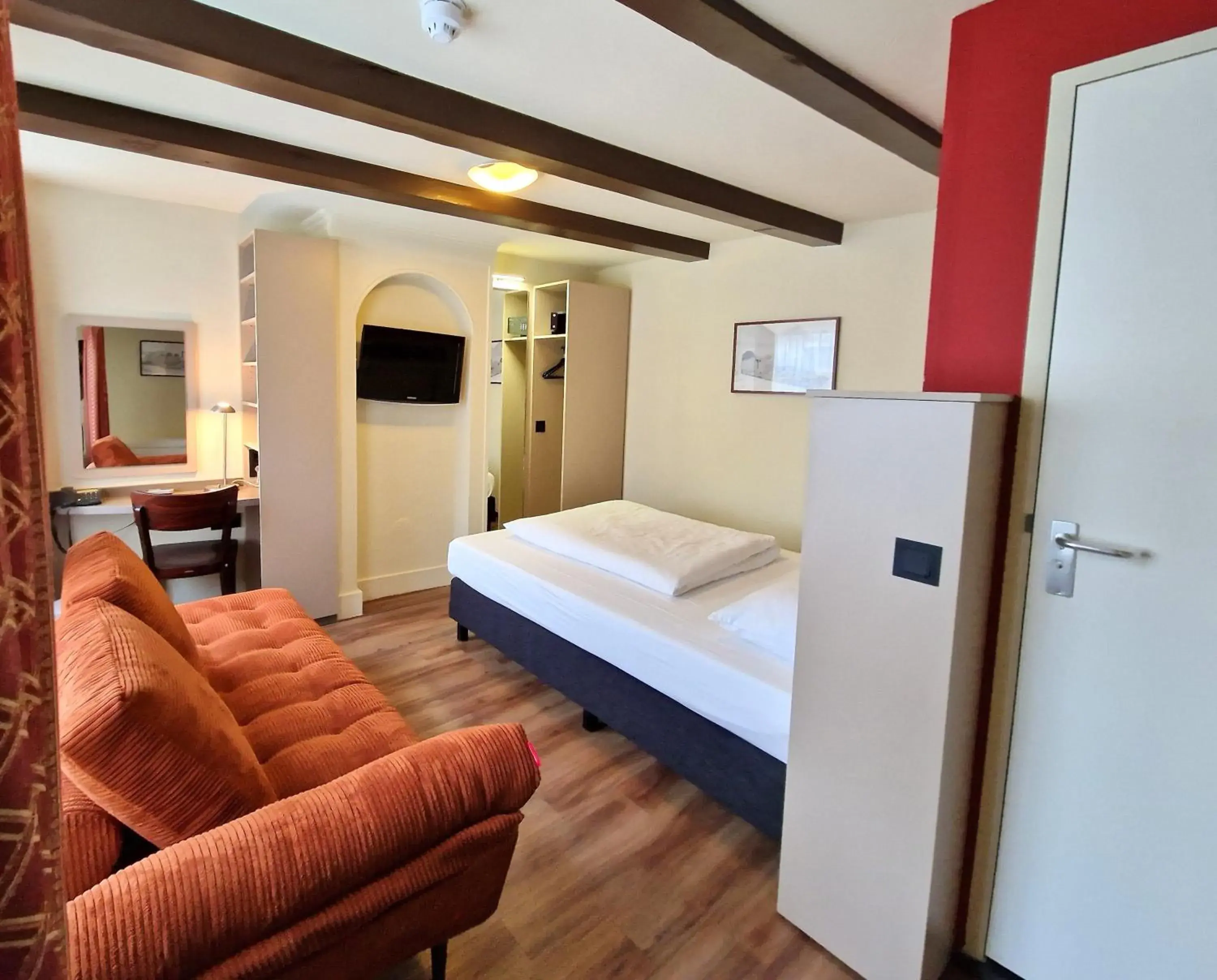 Deluxe Family Room in A-Train Hotel Deluxe Family Room in A-Train Hotel