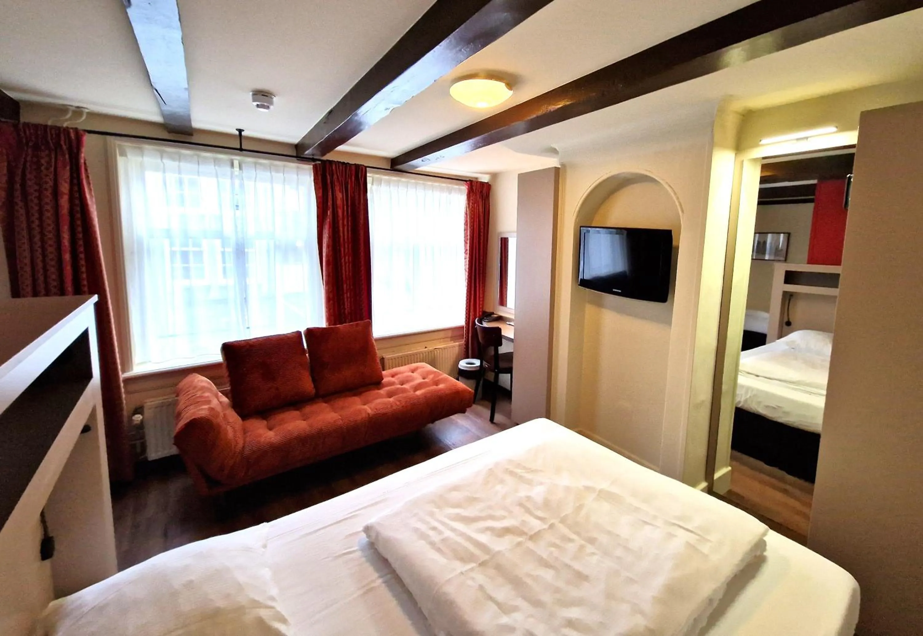 Photo of the whole room, Bed in A-Train Hotel