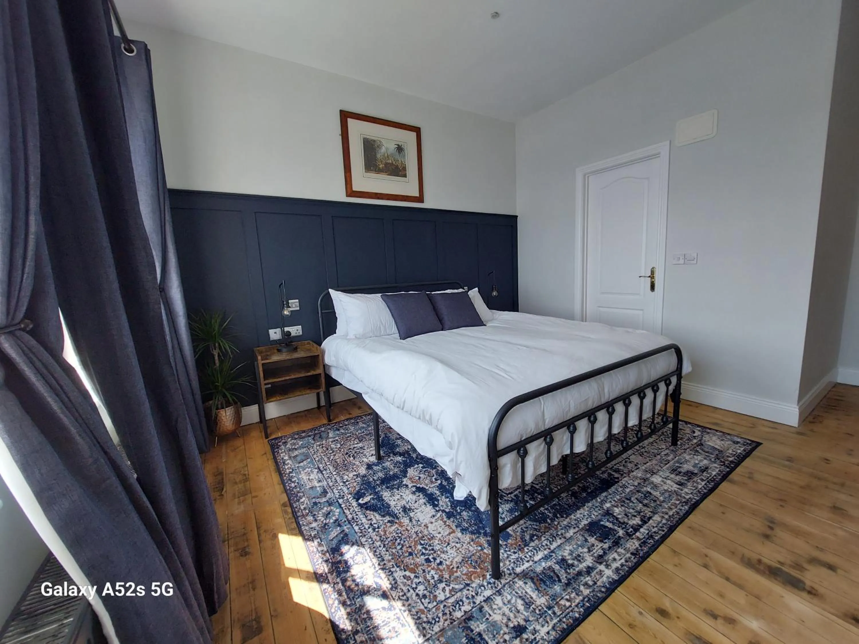 Bed in LONDONDERRYS Bar and Accommodation