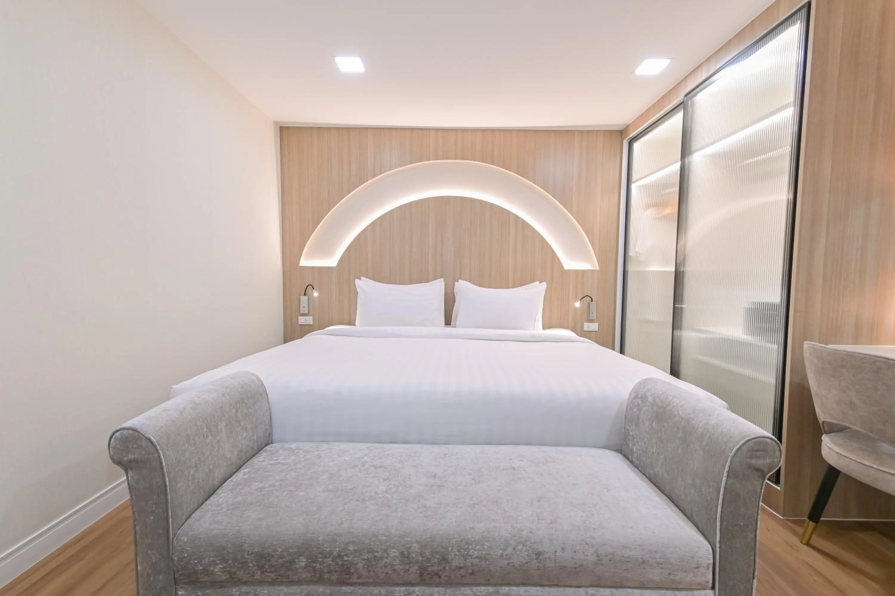 Bedroom, Bed in Shewin de Bangkok