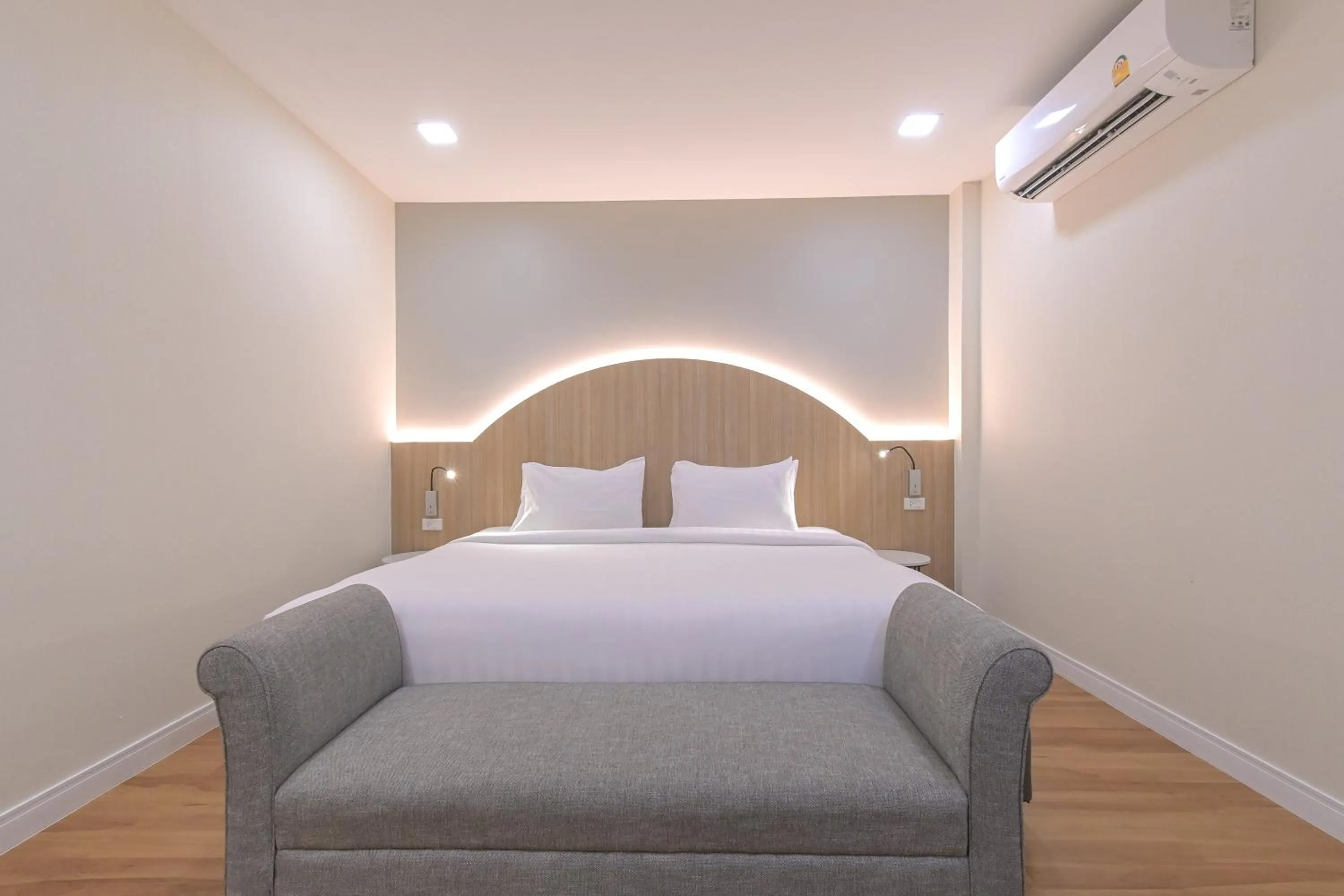 Bedroom, Bed in Shewin de Bangkok