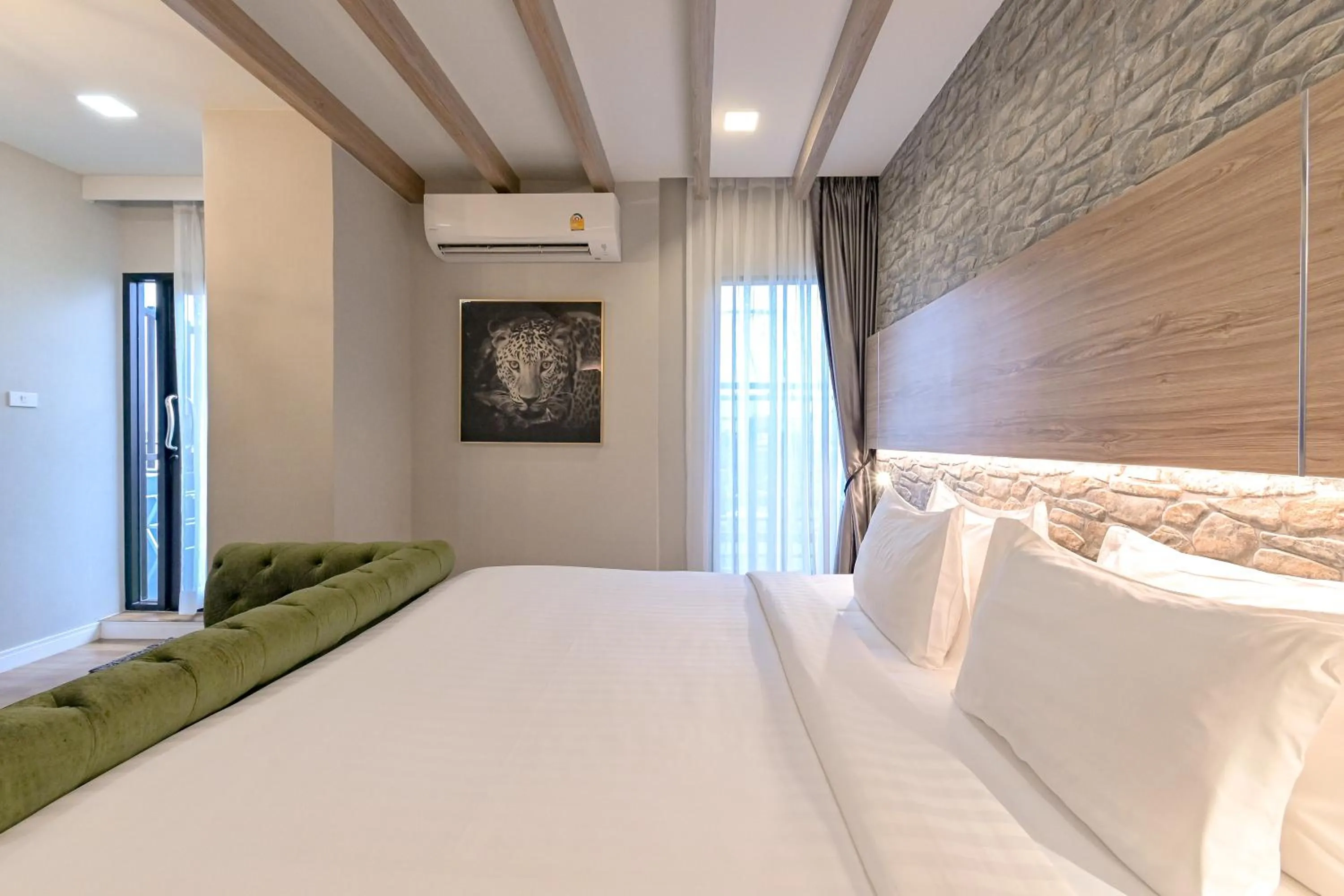 Bedroom, Bed in Shewin de Bangkok