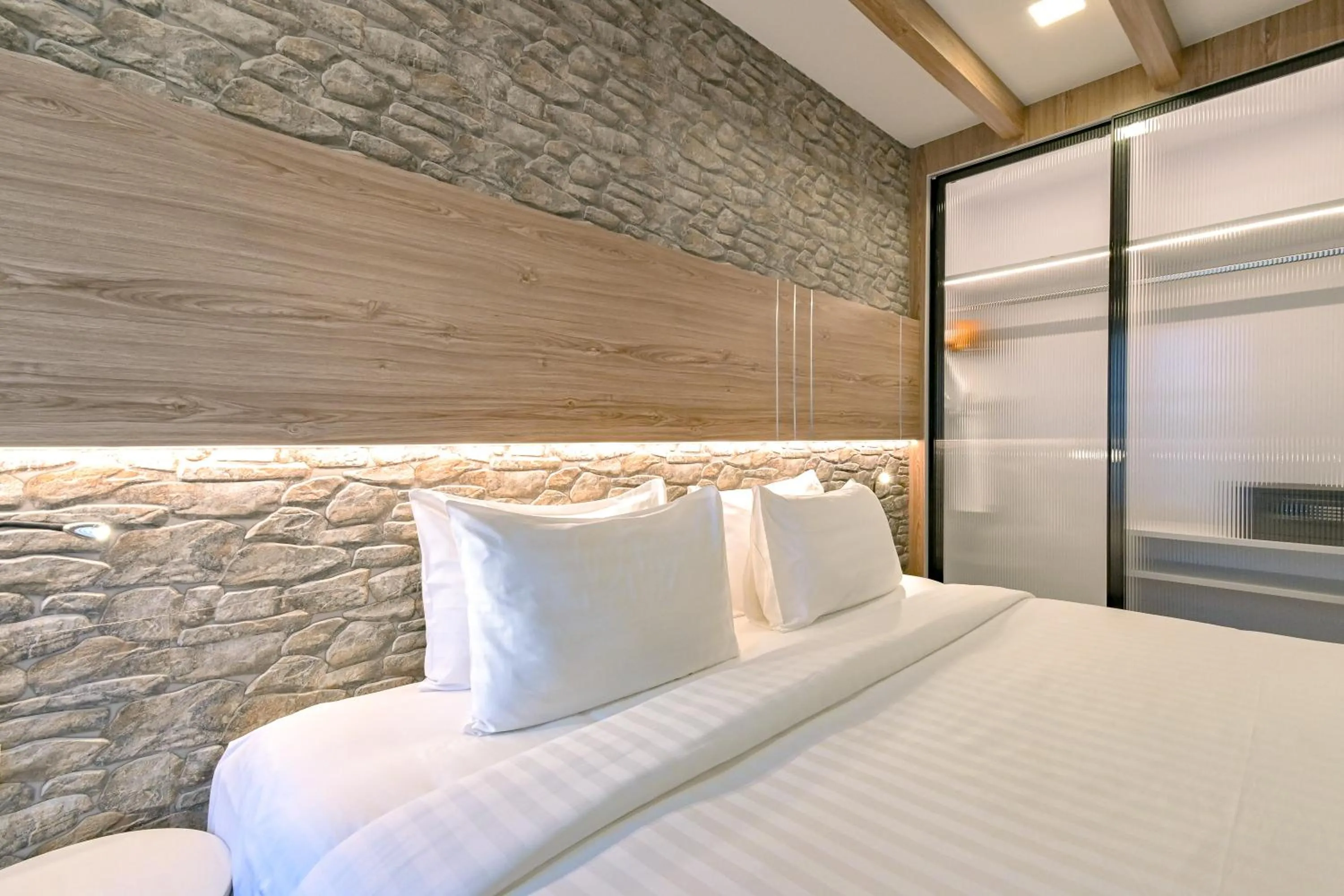 Bedroom, Bed in Shewin de Bangkok