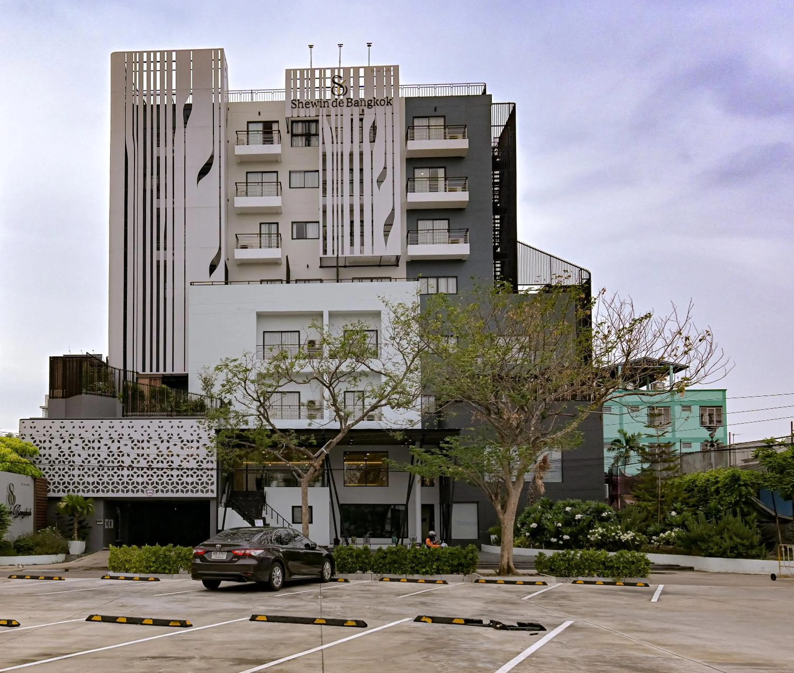 Property building in Shewin de Bangkok