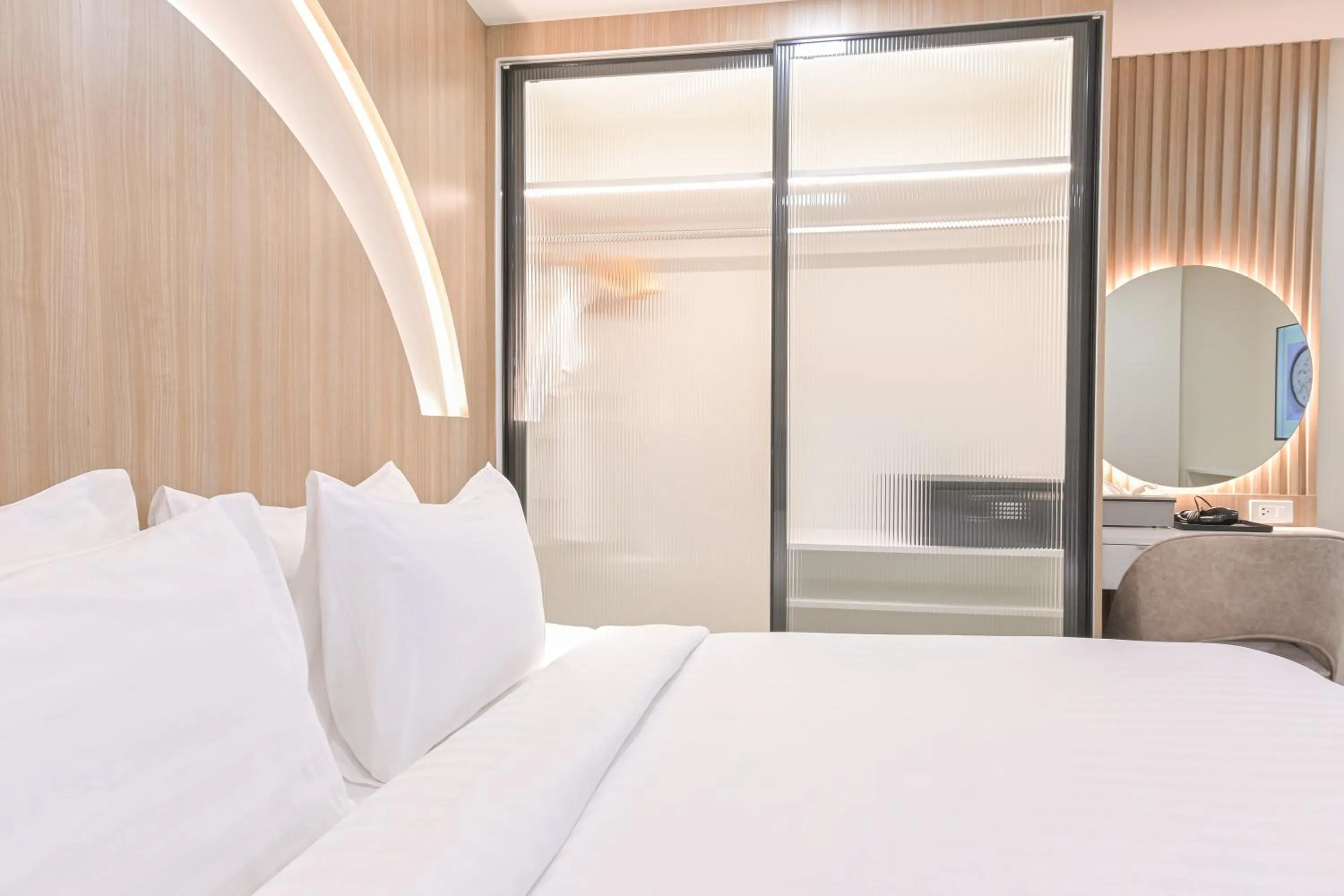 Bedroom, Bed in Shewin de Bangkok