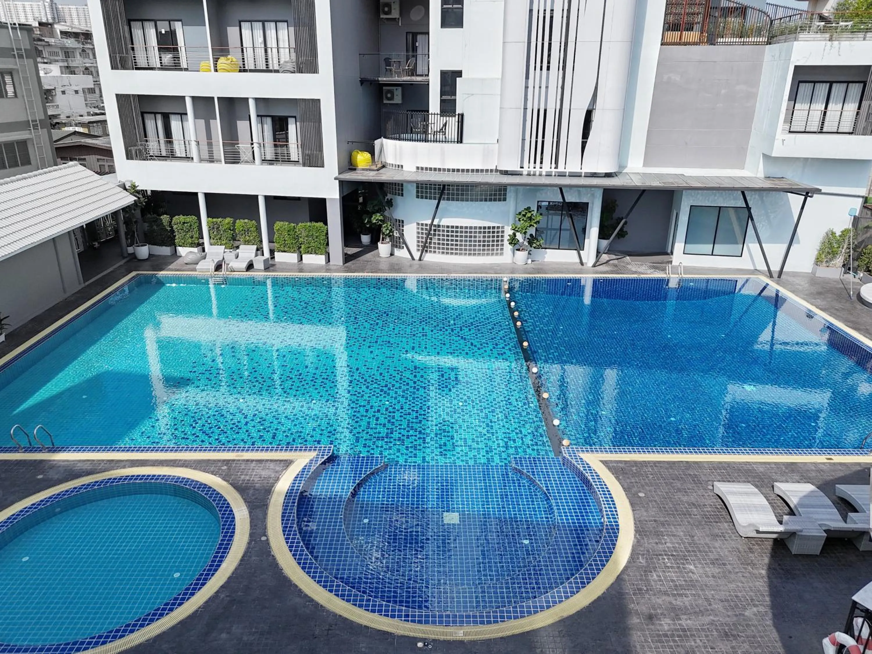 Swimming pool in Shewin de Bangkok