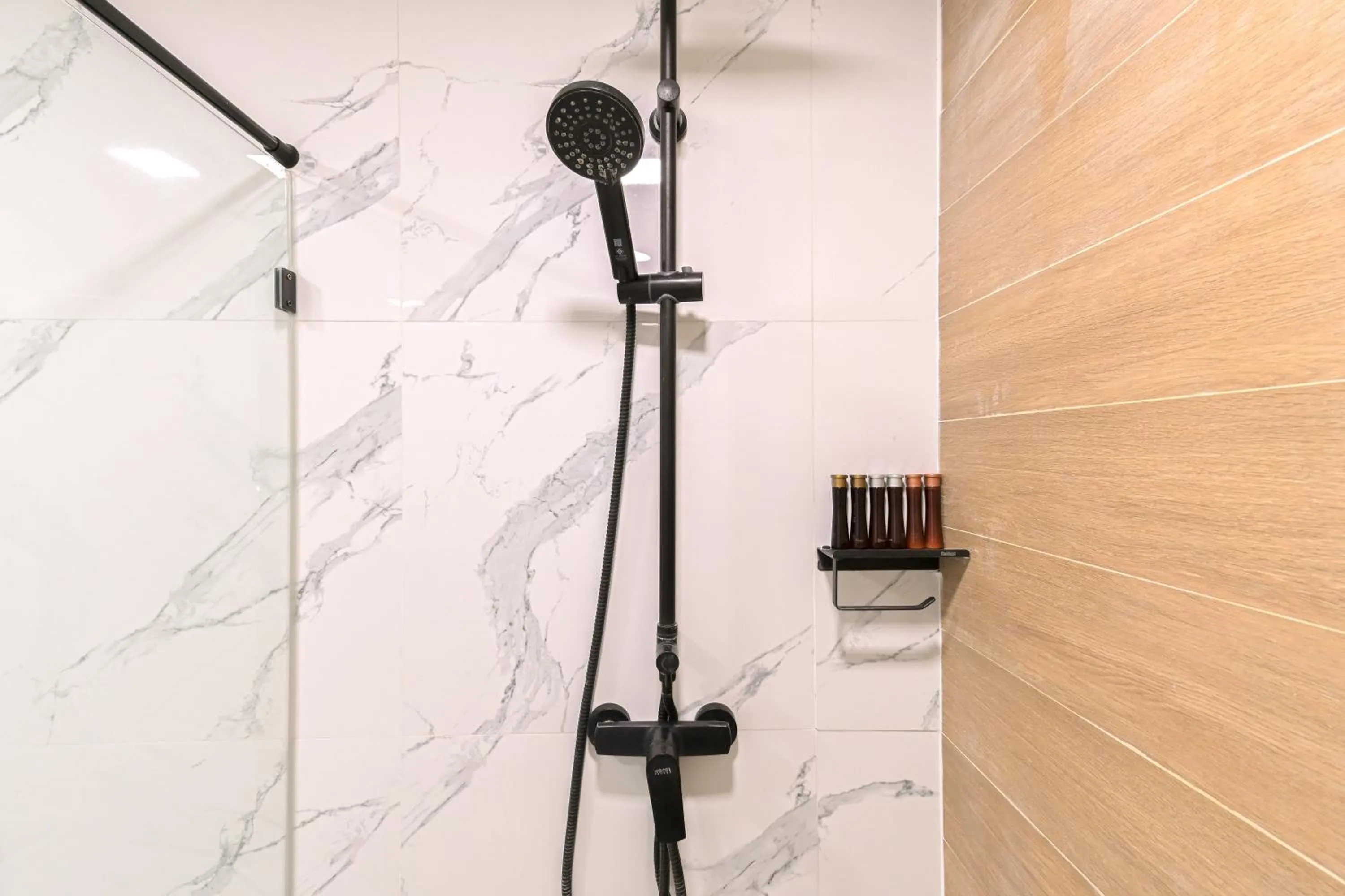 Shower in Shewin de Bangkok