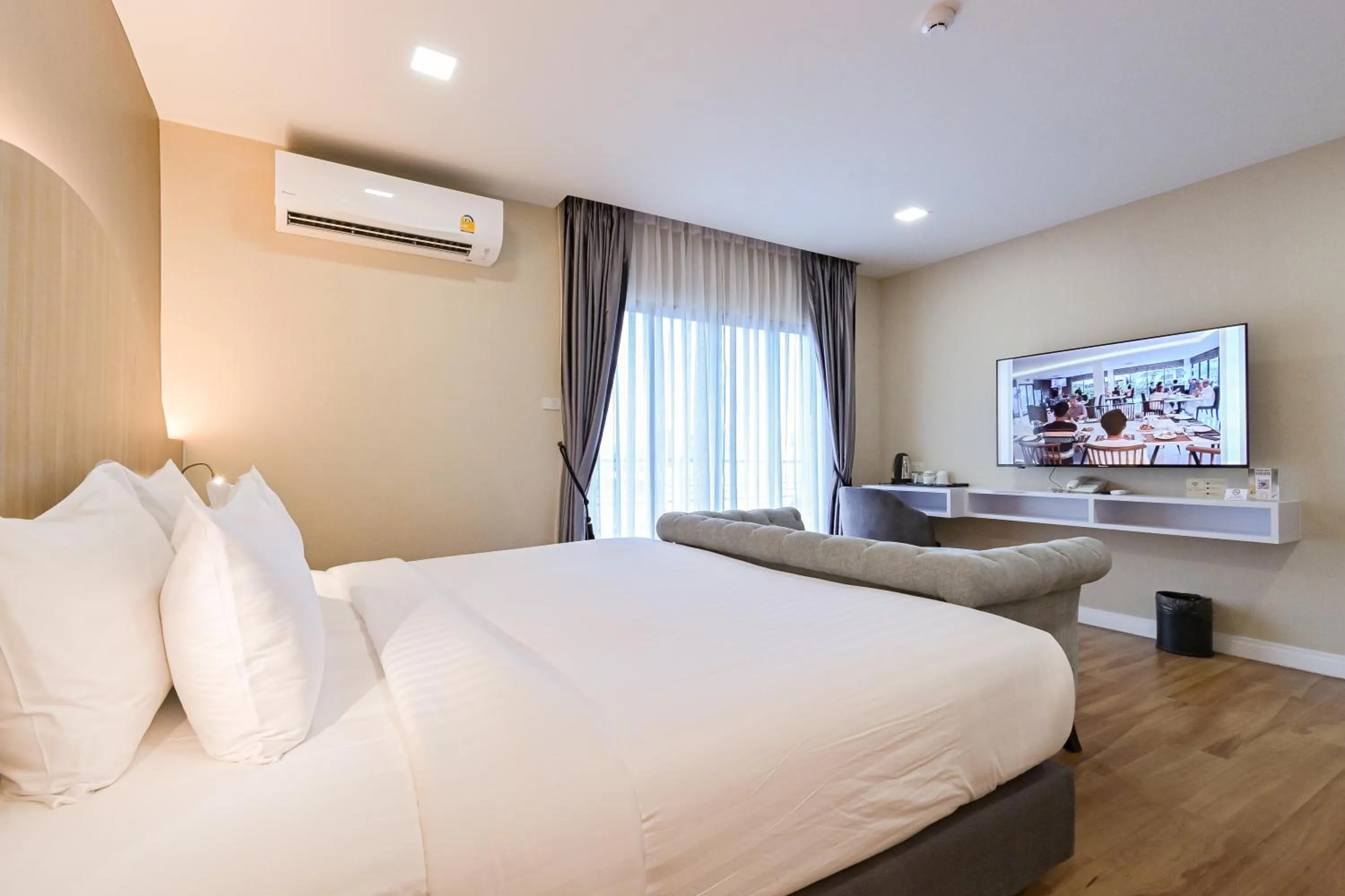 Bedroom, Bed in Shewin de Bangkok