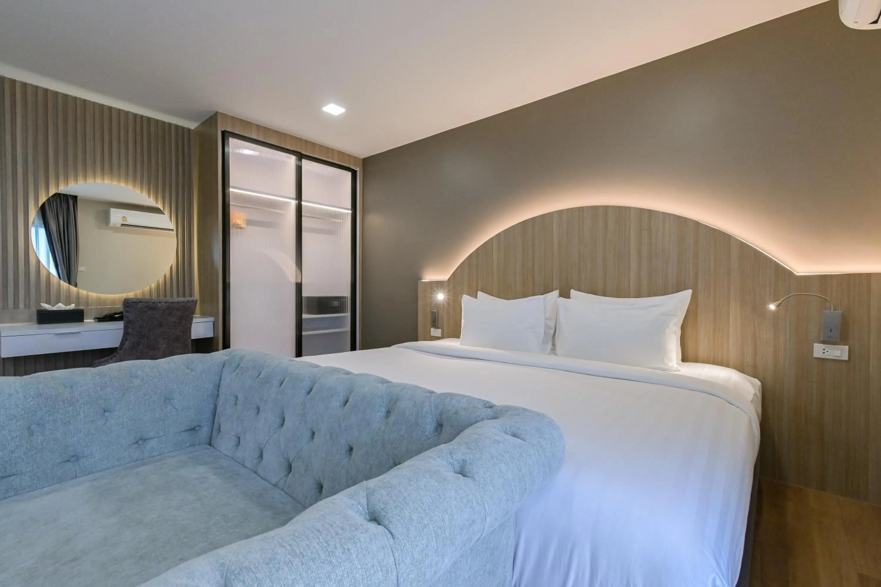 Bedroom, Bed in Shewin de Bangkok