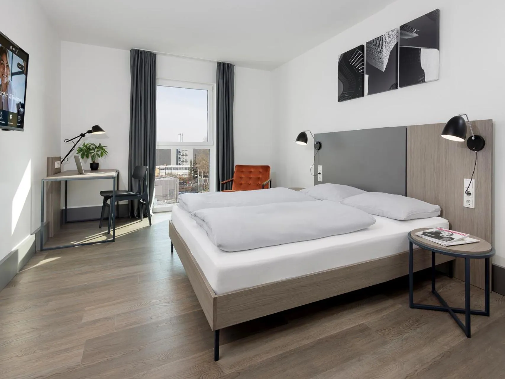 Photo of the whole room, Bed in smartments Frankfurt City-Ost