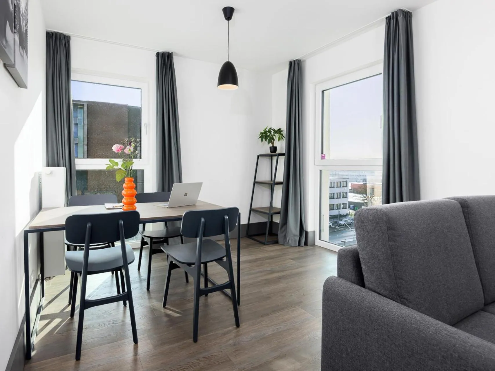 Dining area in smartments Frankfurt City-Ost