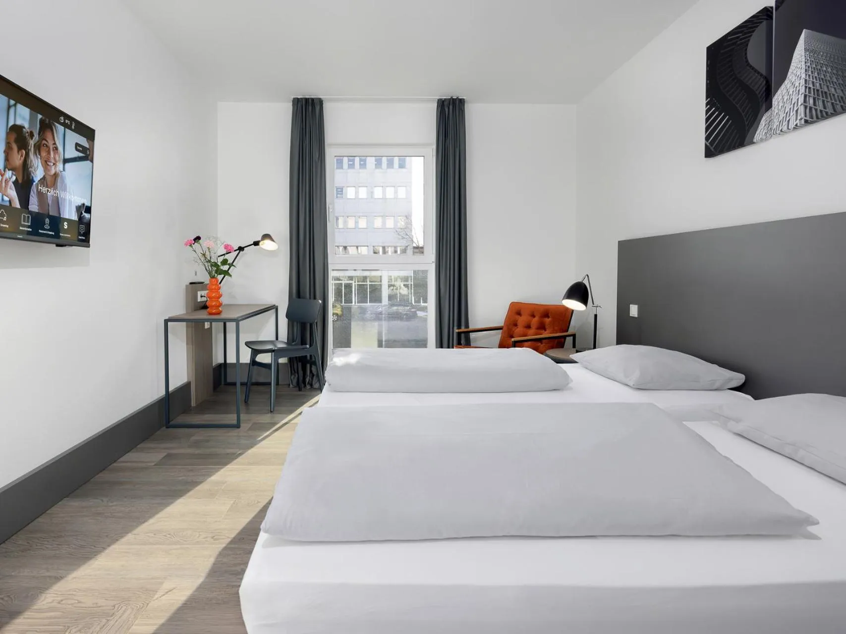 Photo of the whole room, Bed in smartments Frankfurt City-Ost