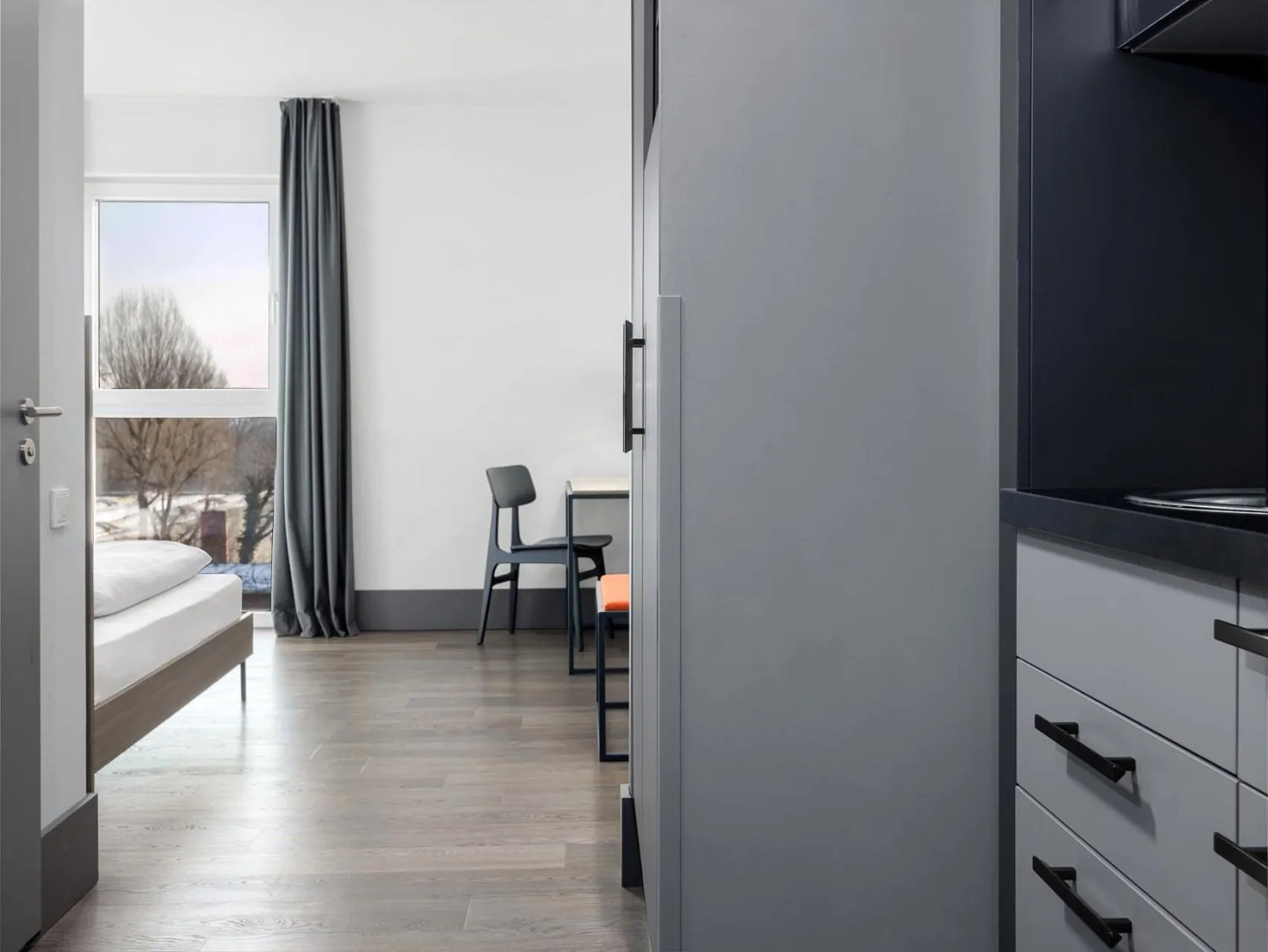 Photo of the whole room, Bed in smartments Frankfurt City-Ost