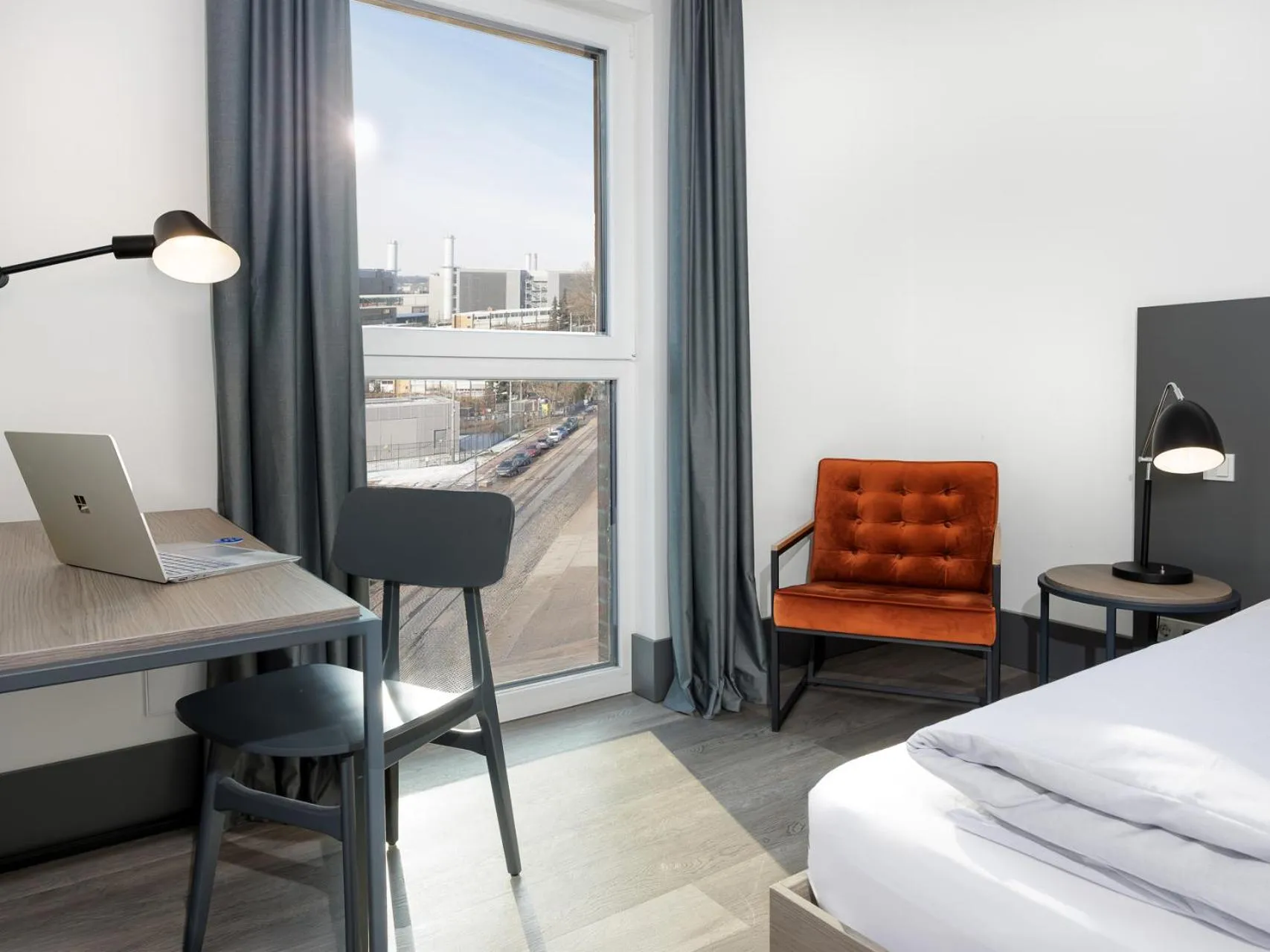 Photo of the whole room, Bed in smartments Frankfurt City-Ost