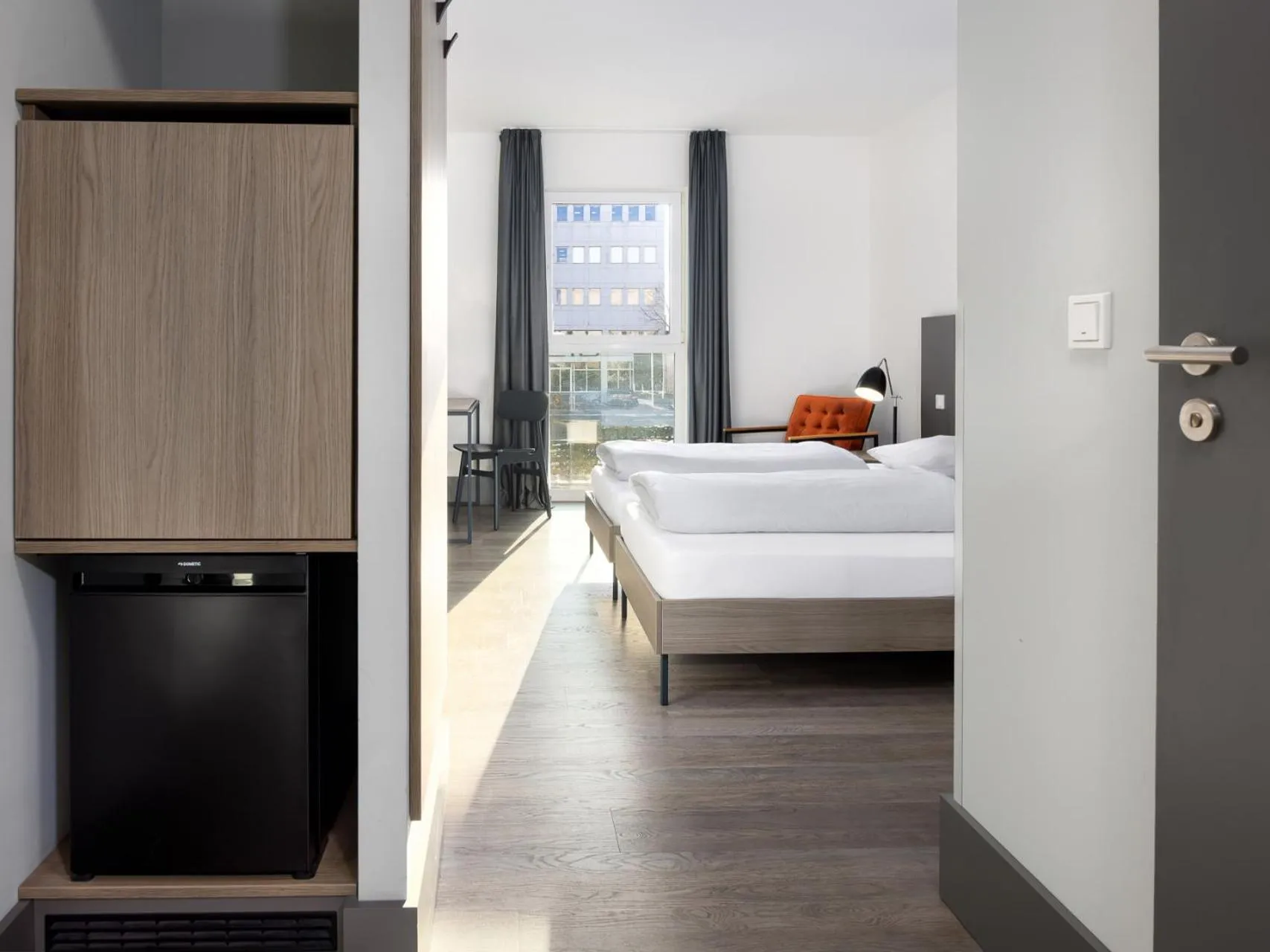 Photo of the whole room, Bed in smartments Frankfurt City-Ost