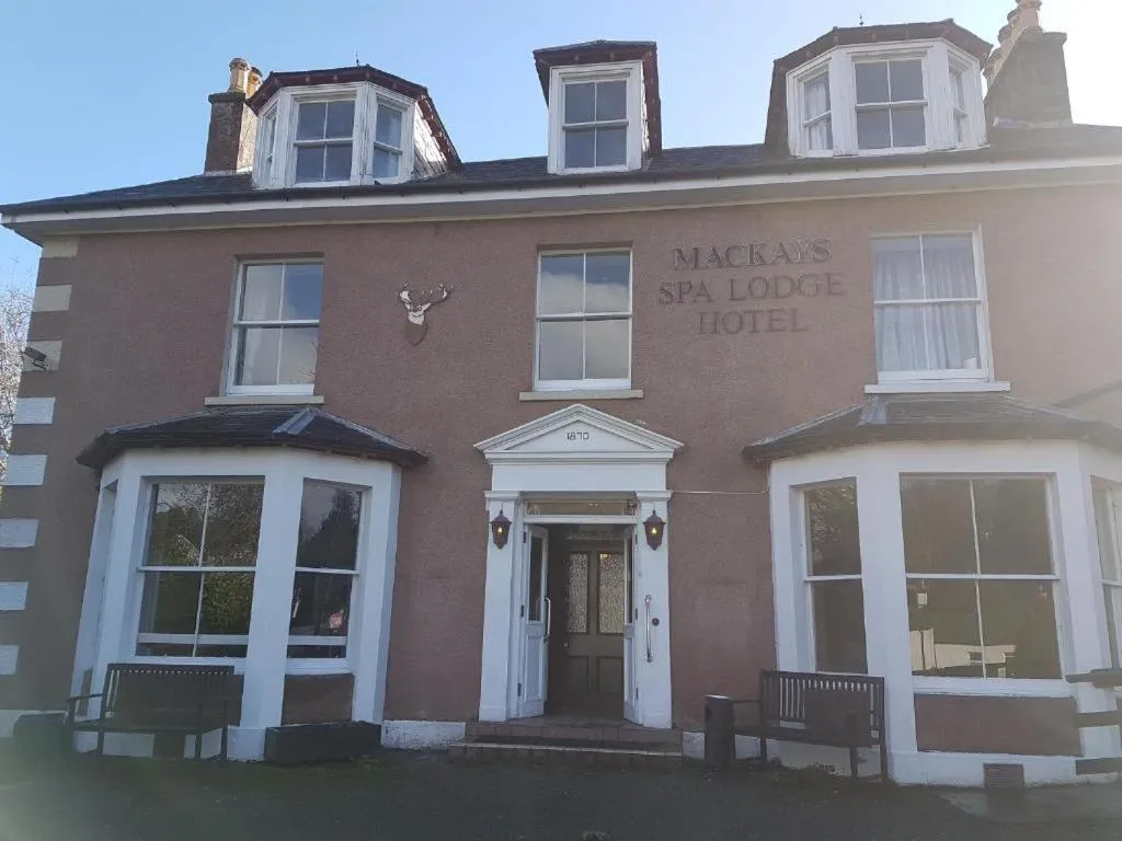 Facade/entrance in Mackay's Spa Lodge Hotel