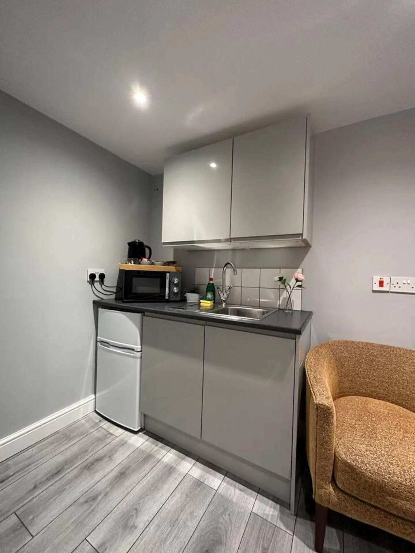 Kitchen or kitchenette in Studio - Sleeps 2 - Parking - Wifi