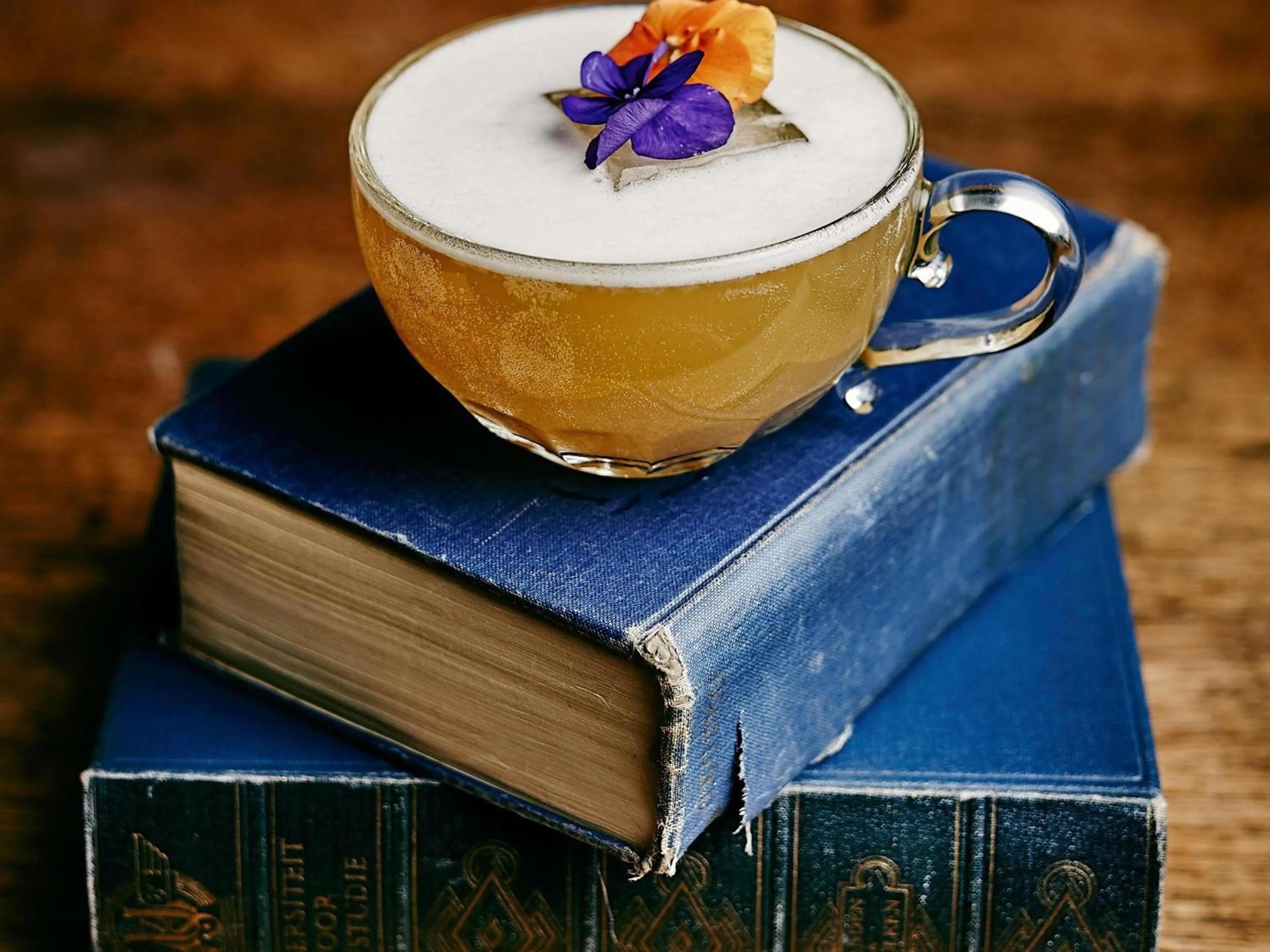 Lounge or bar in INK Hotel Amsterdam - MGallery Collection