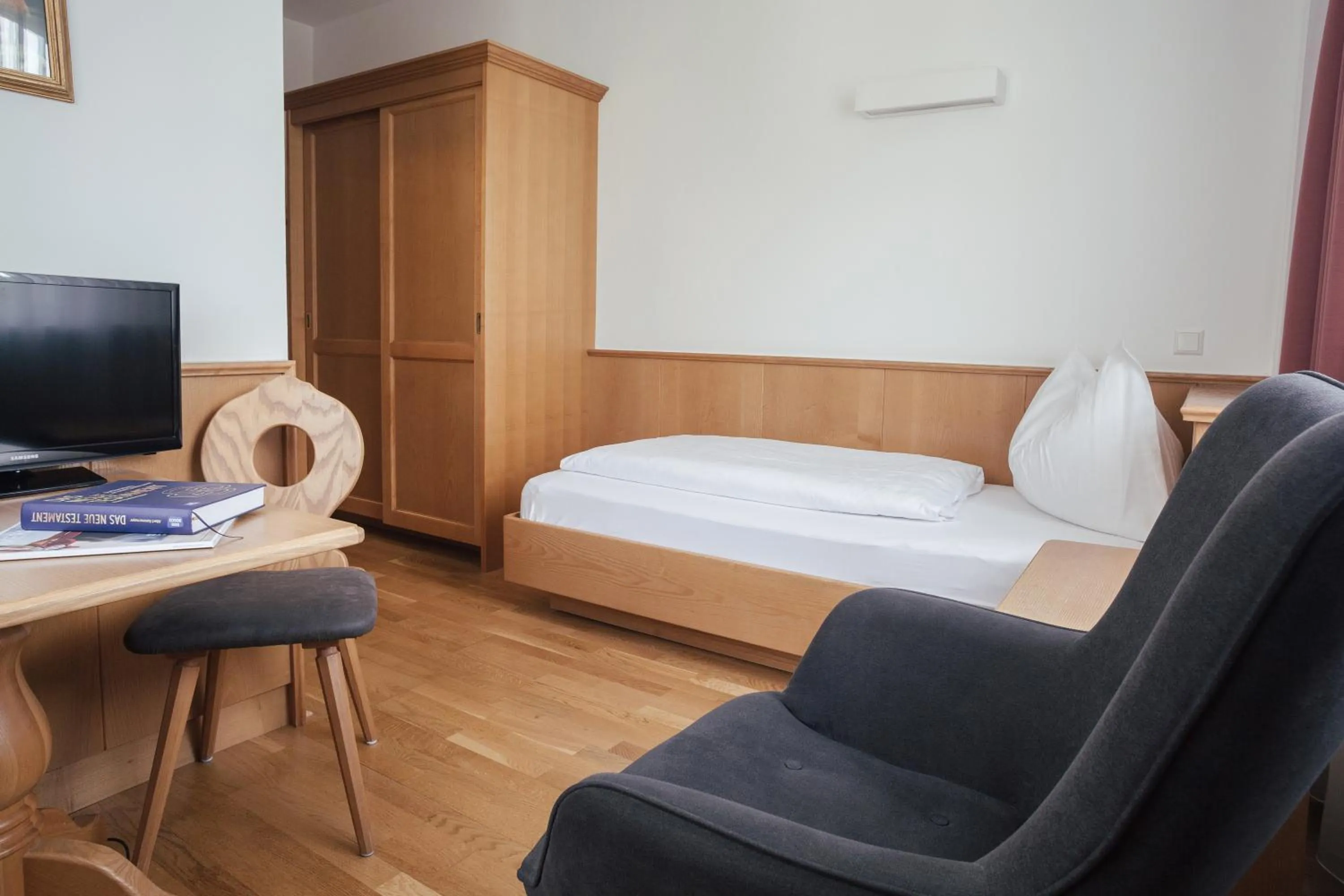 Bedroom, Bed in Gästehaus Salvatorianerinnen