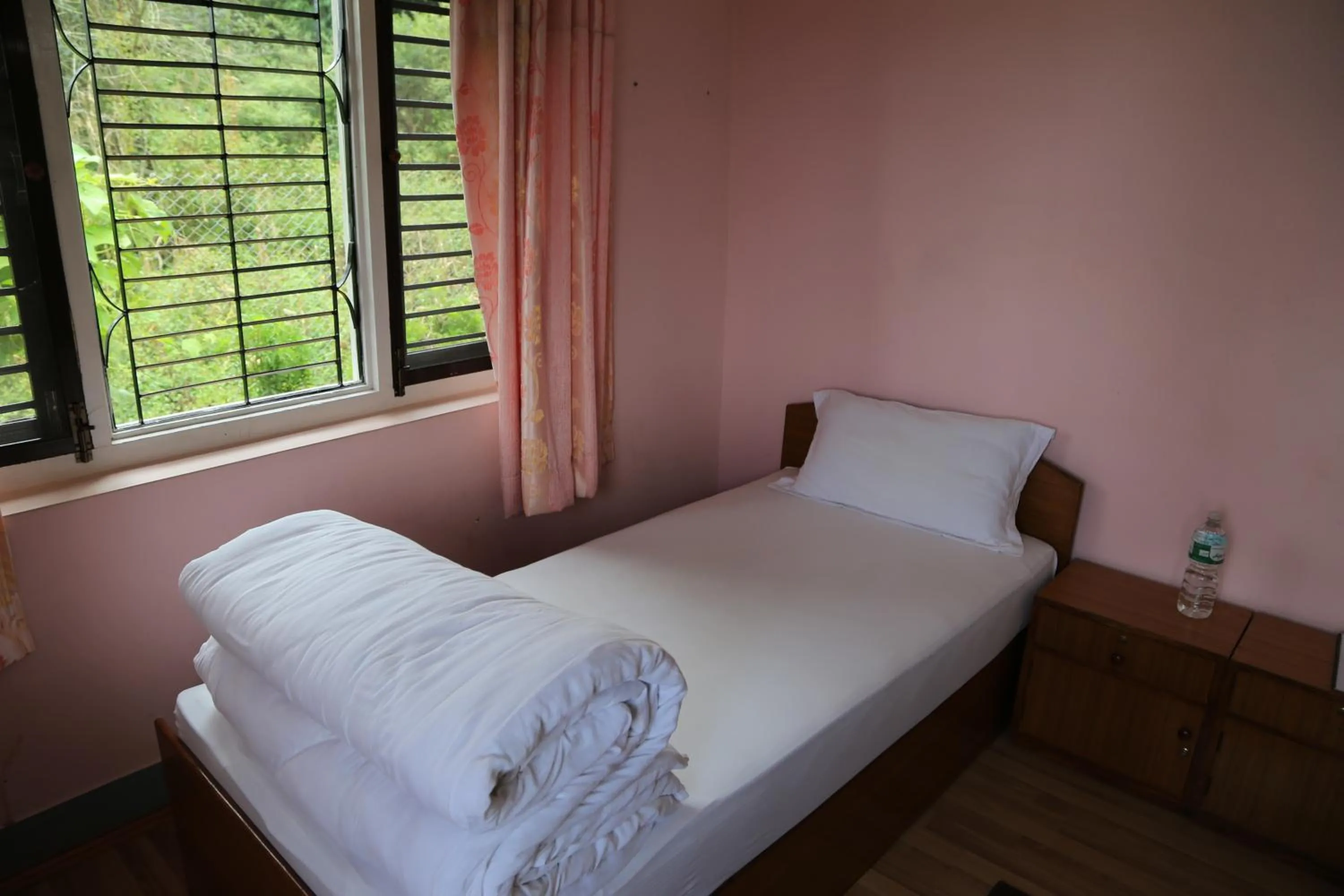 Spring, Bed in Hotel Mount Paradise